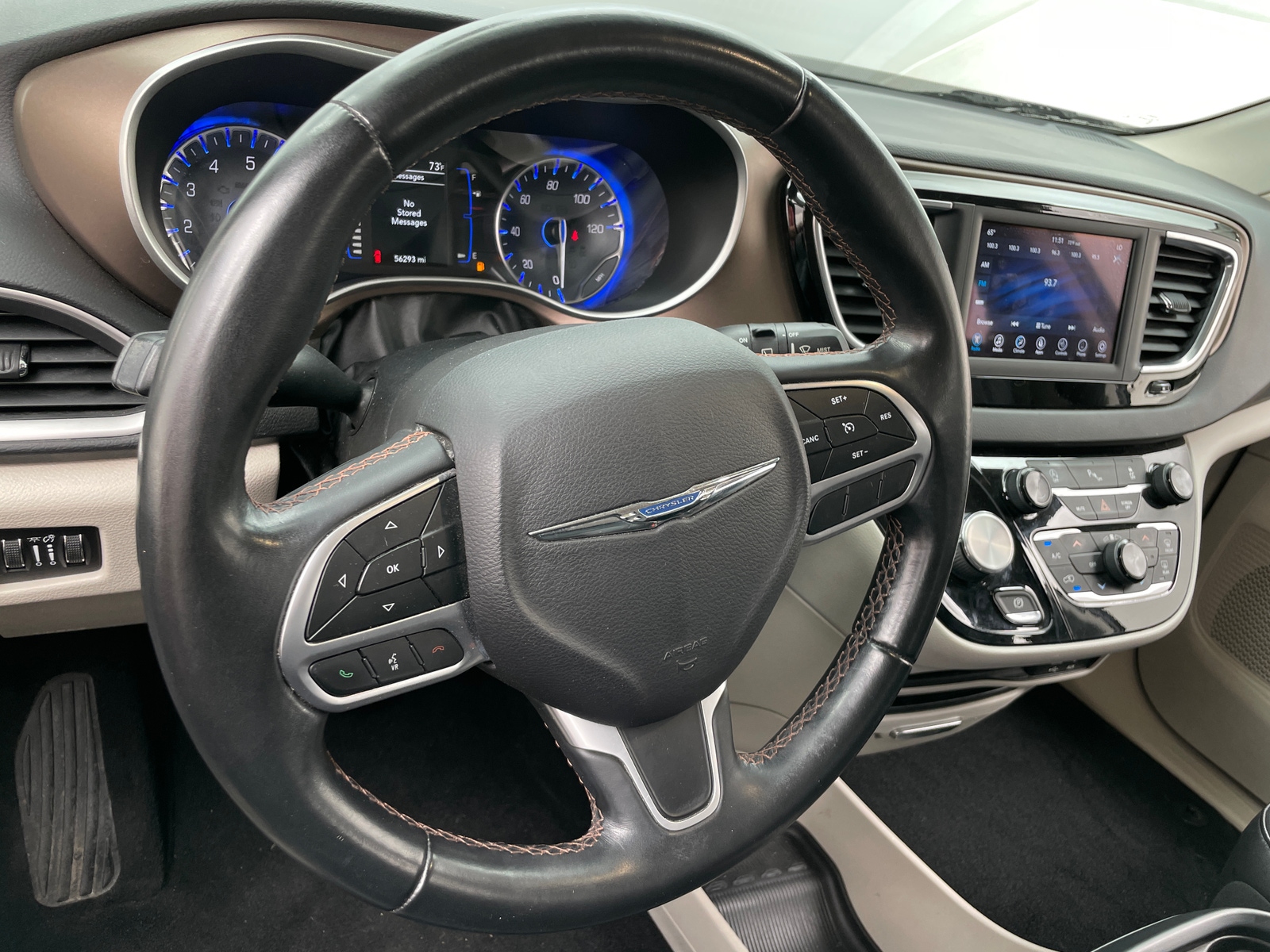 Thumbnail: 2018 Chrysler Pacifica - 4