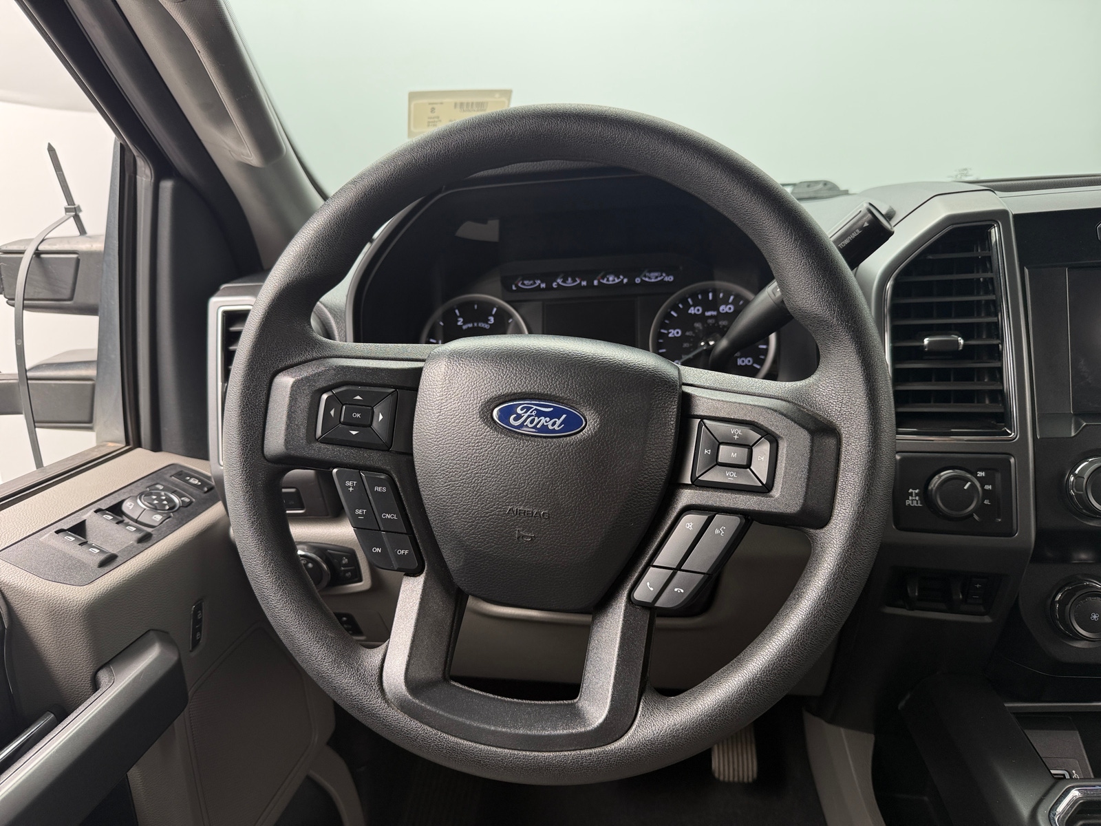 Thumbnail: 2019 Ford Econoline - 5