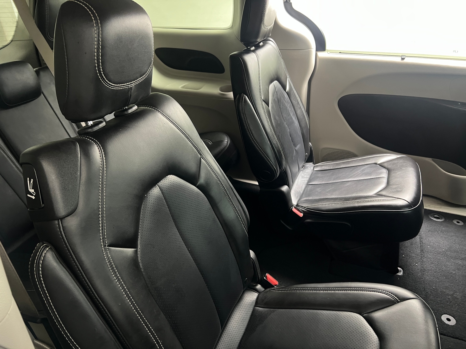 Thumbnail: 2023 Chrysler Pacifica - 5