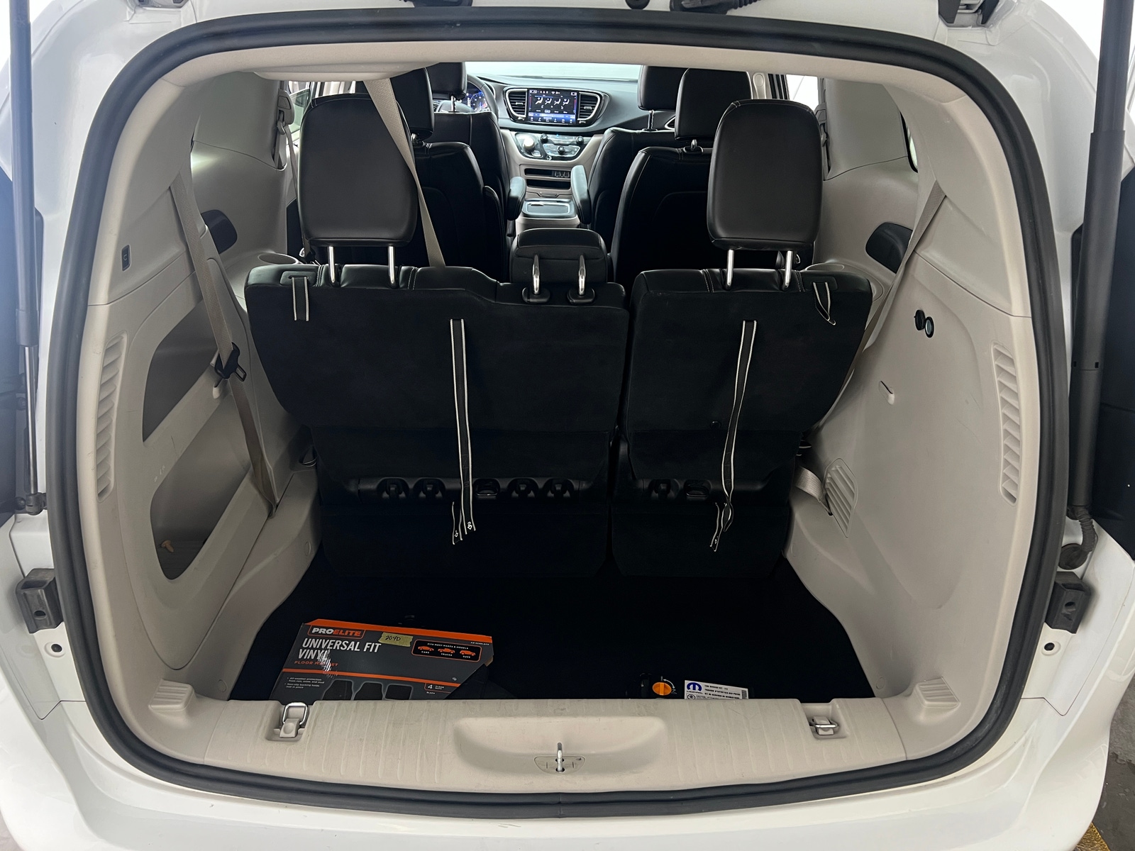 Thumbnail: 2023 Chrysler Pacifica - 6
