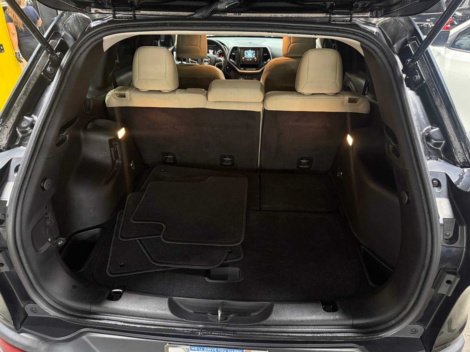 Thumbnail: 2016 Jeep Cherokee - 7