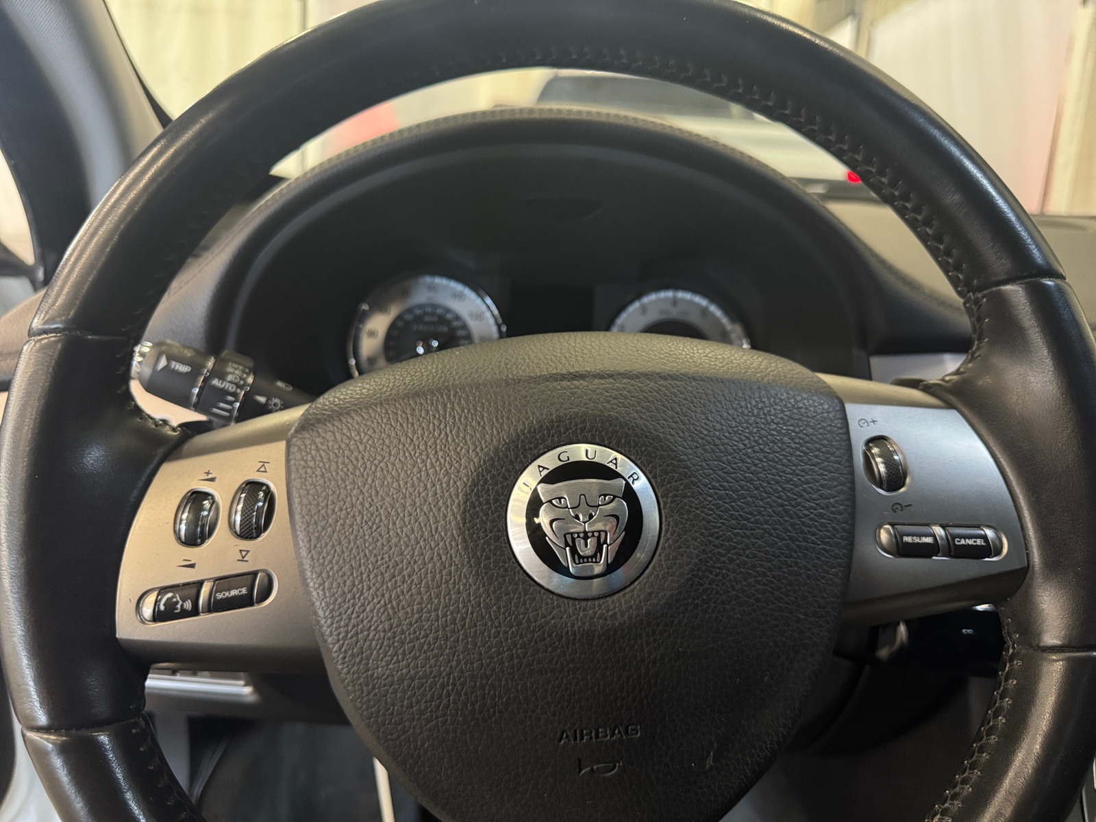Thumbnail: 2011 Jaguar XF - 4