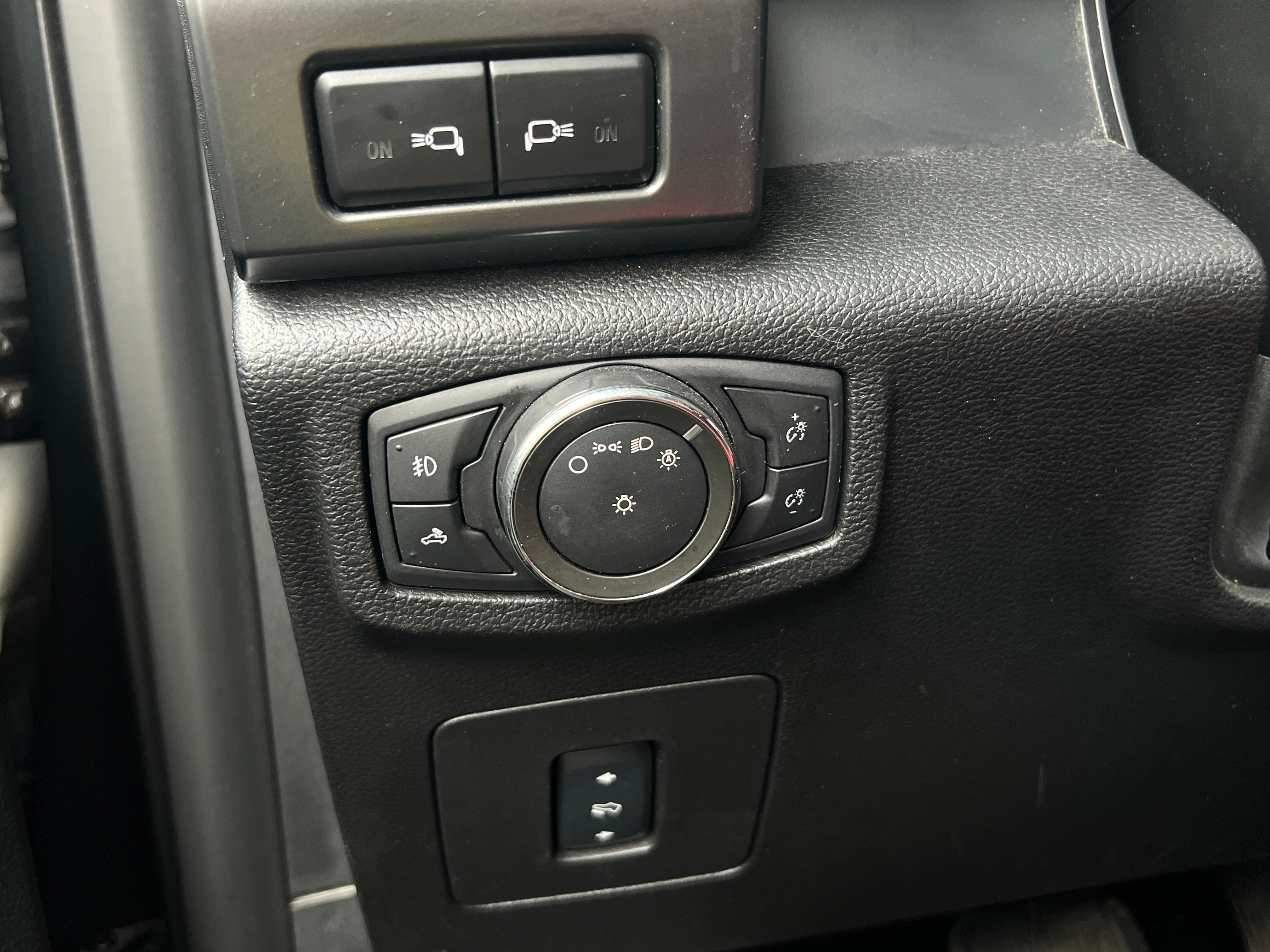 2017 Ford F-150 Lariat - Photo 12
