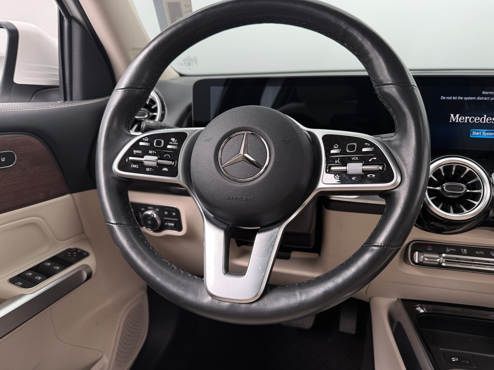 Thumbnail: 2022 Mercedes-Benz GLB - 4