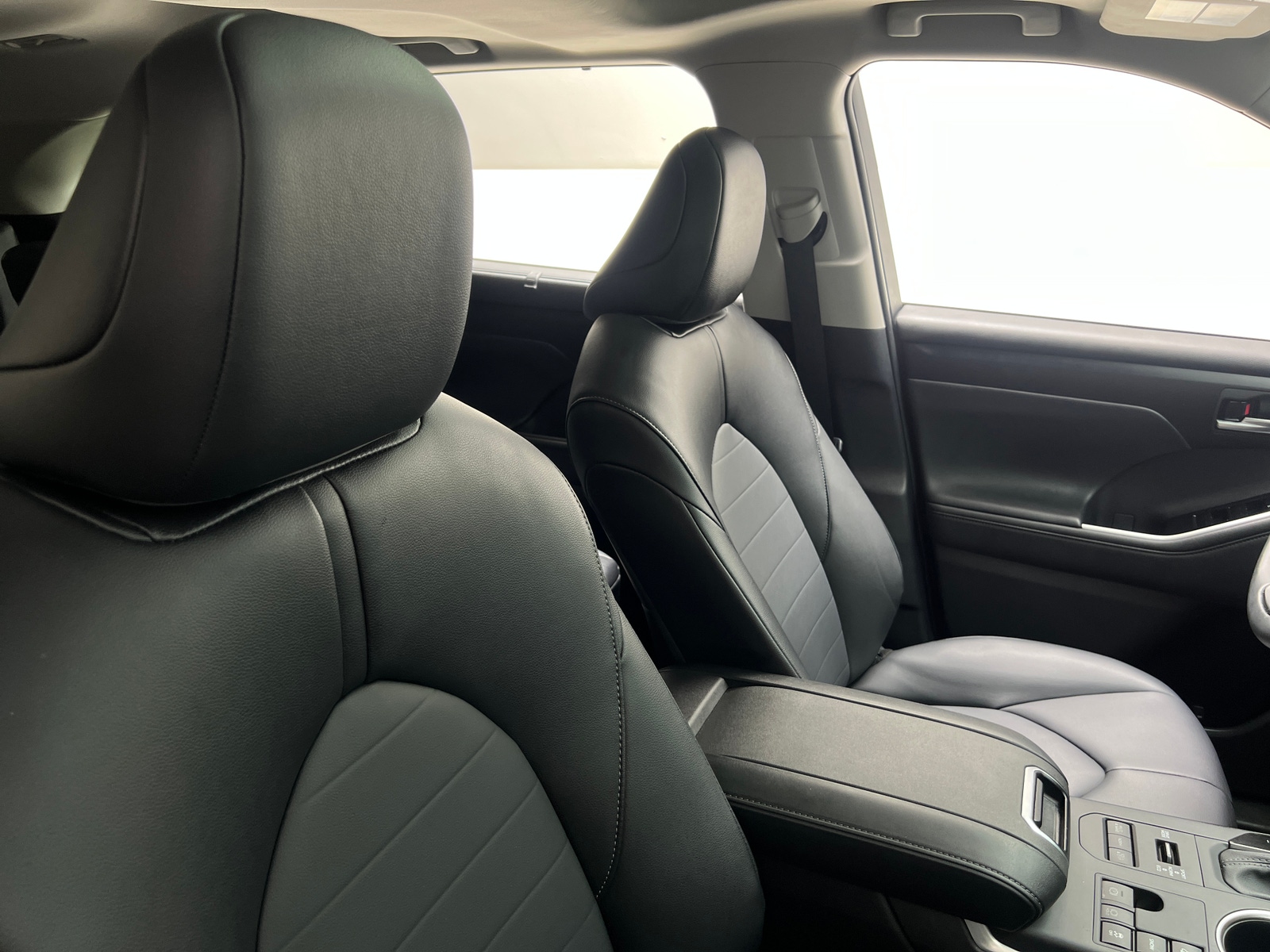 Thumbnail: 2026 Toyota Highlander - 2