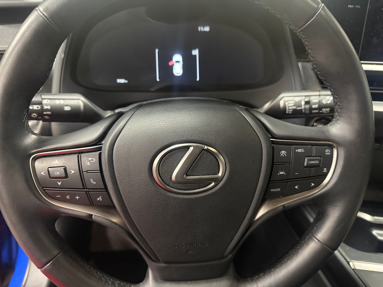Thumbnail: 2025 Lexus UX - 4