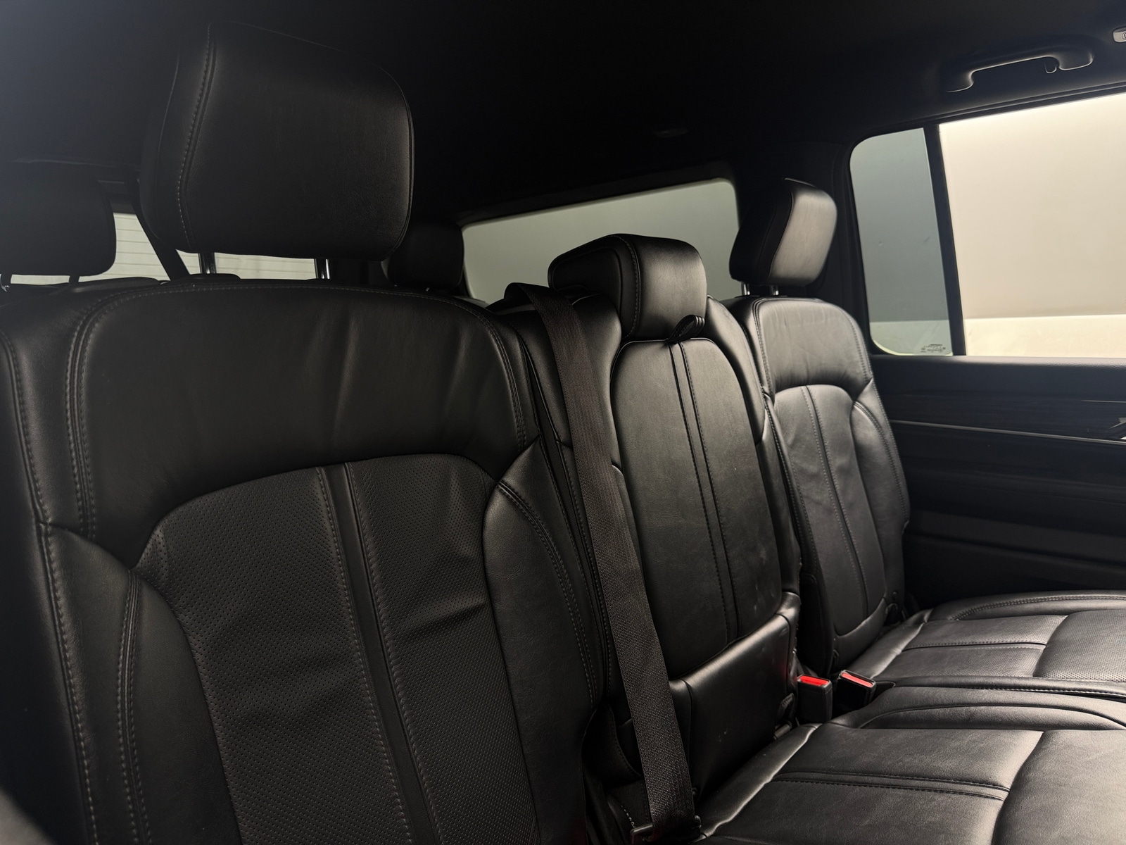 Thumbnail: 2022 Jeep Wagoneer - 5