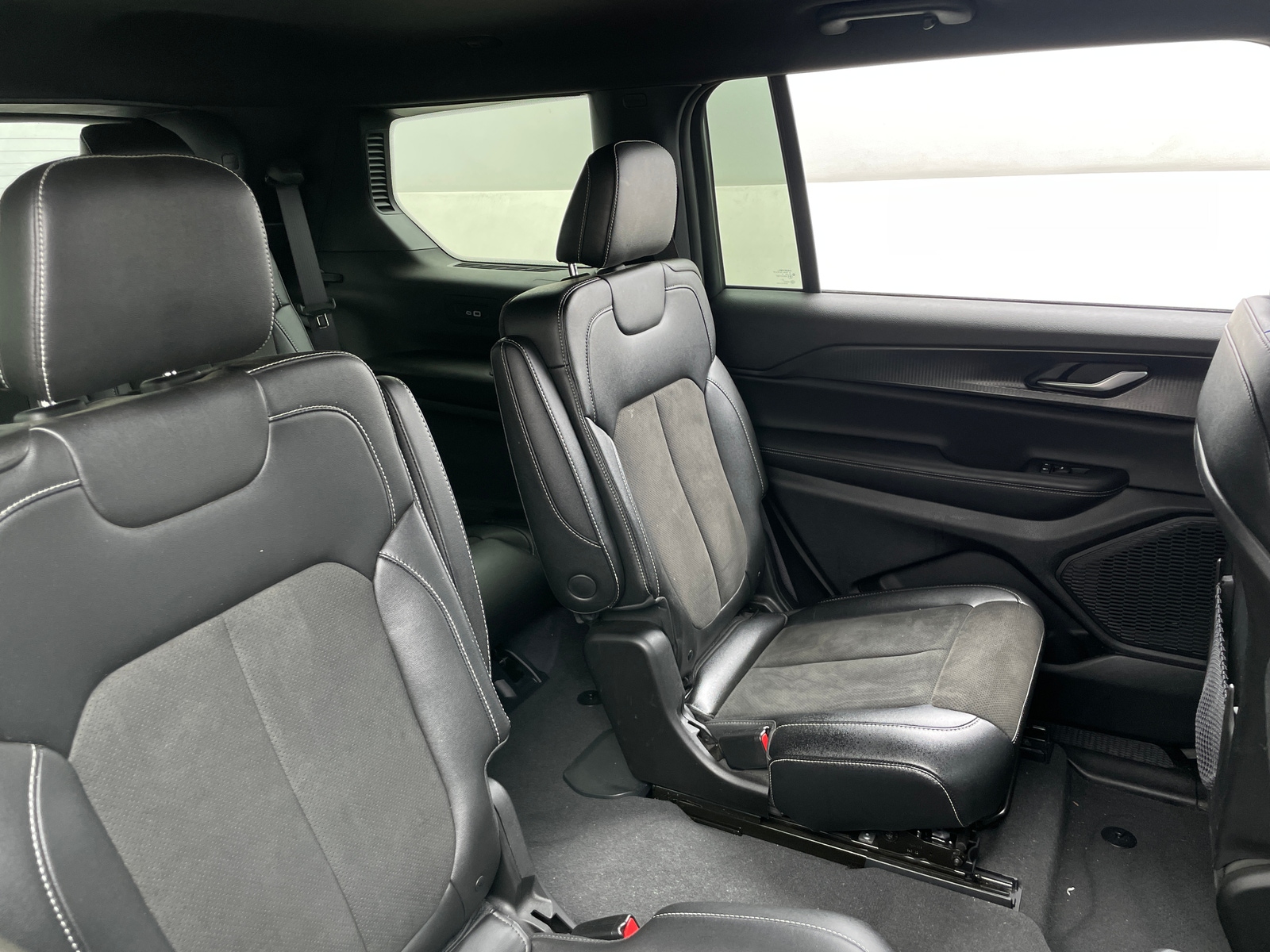 Thumbnail: 2023 Jeep Grand Cherokee L - 5