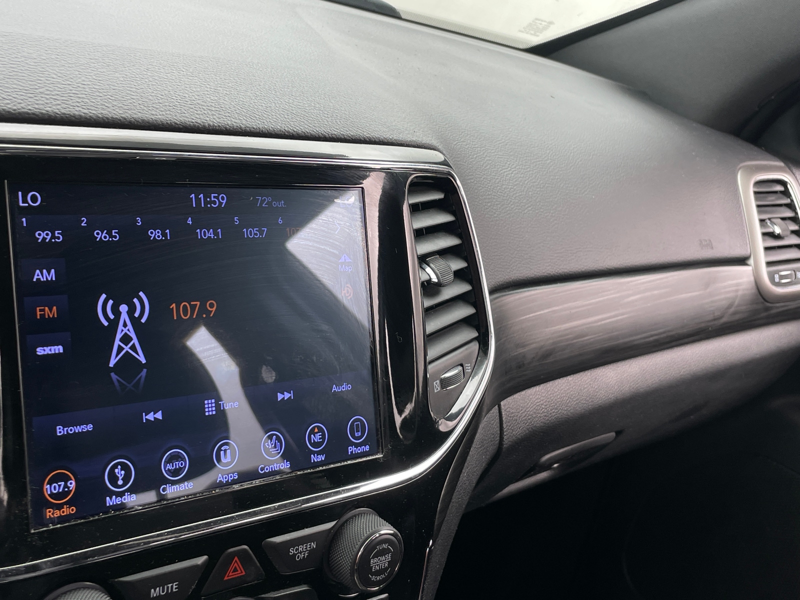 Thumbnail: 2019 Jeep Grand Cherokee - 3