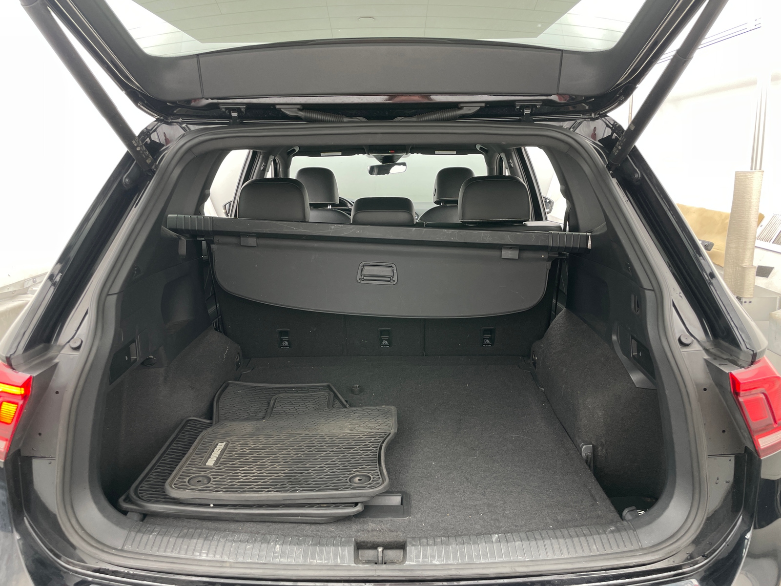 Thumbnail: 2022 Volkswagen Tiguan - 6