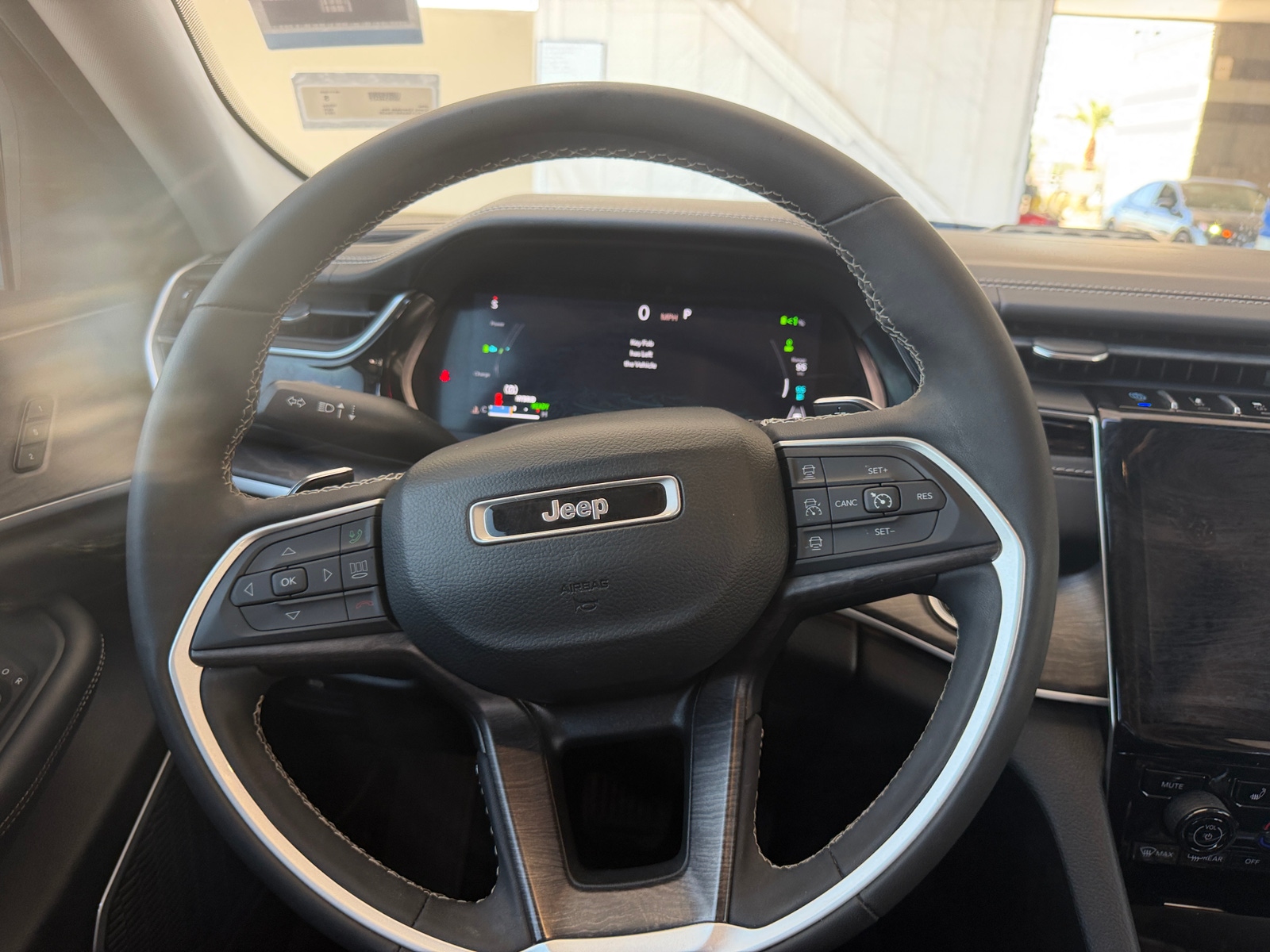Thumbnail: 2022 Jeep Grand Cherokee - 4