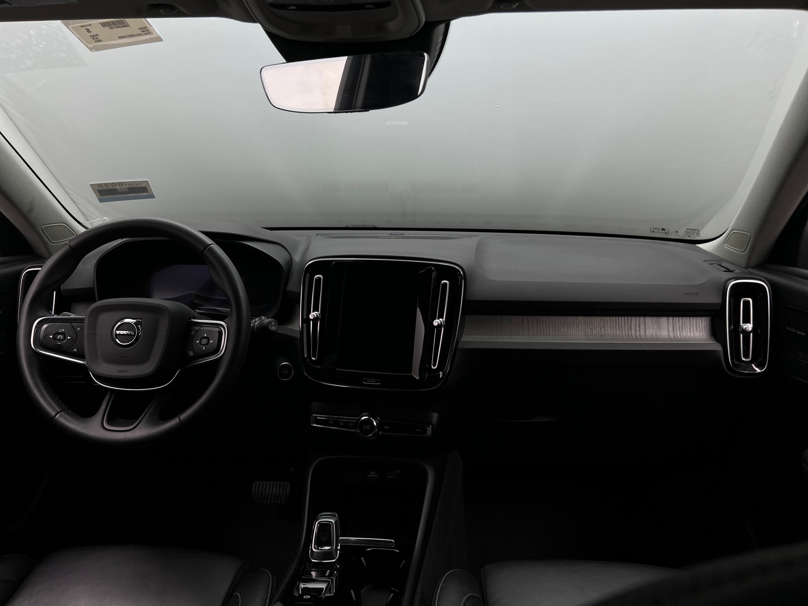 Thumbnail: 2024 Volvo XC40 - 2
