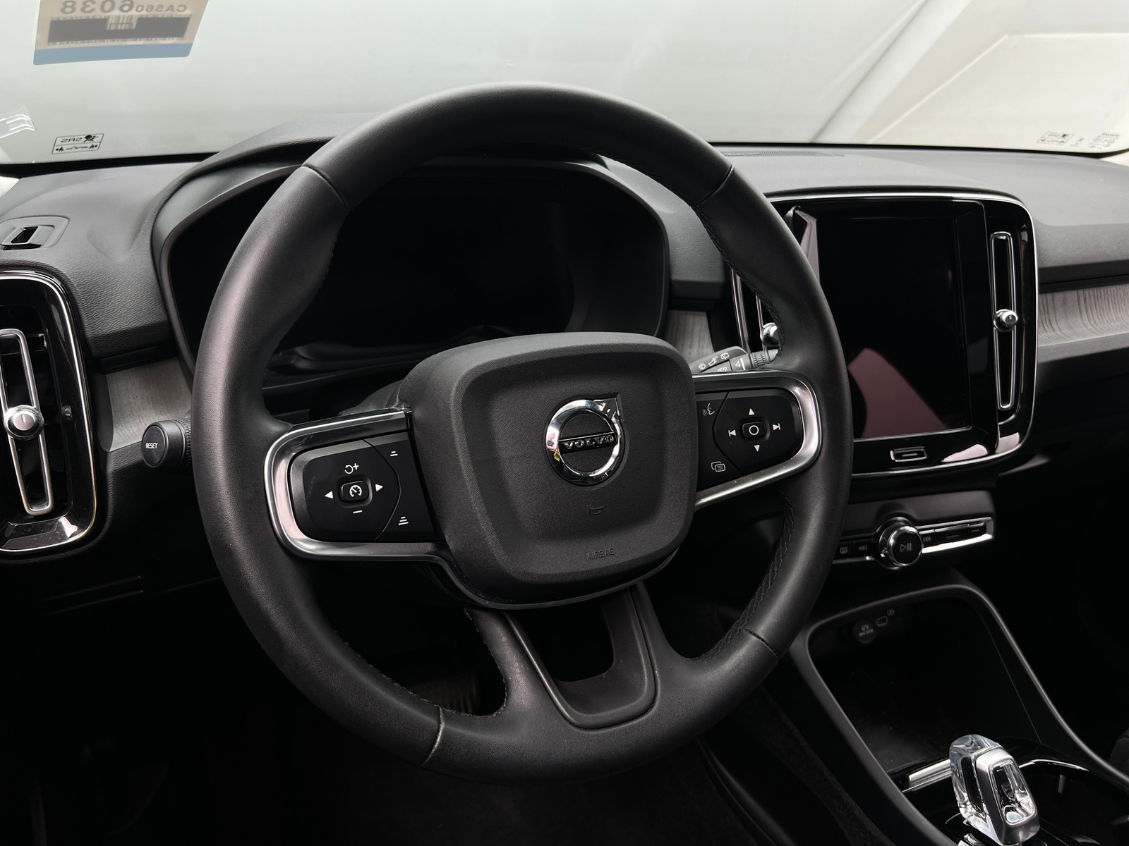 Thumbnail: 2024 Volvo XC40 - 4