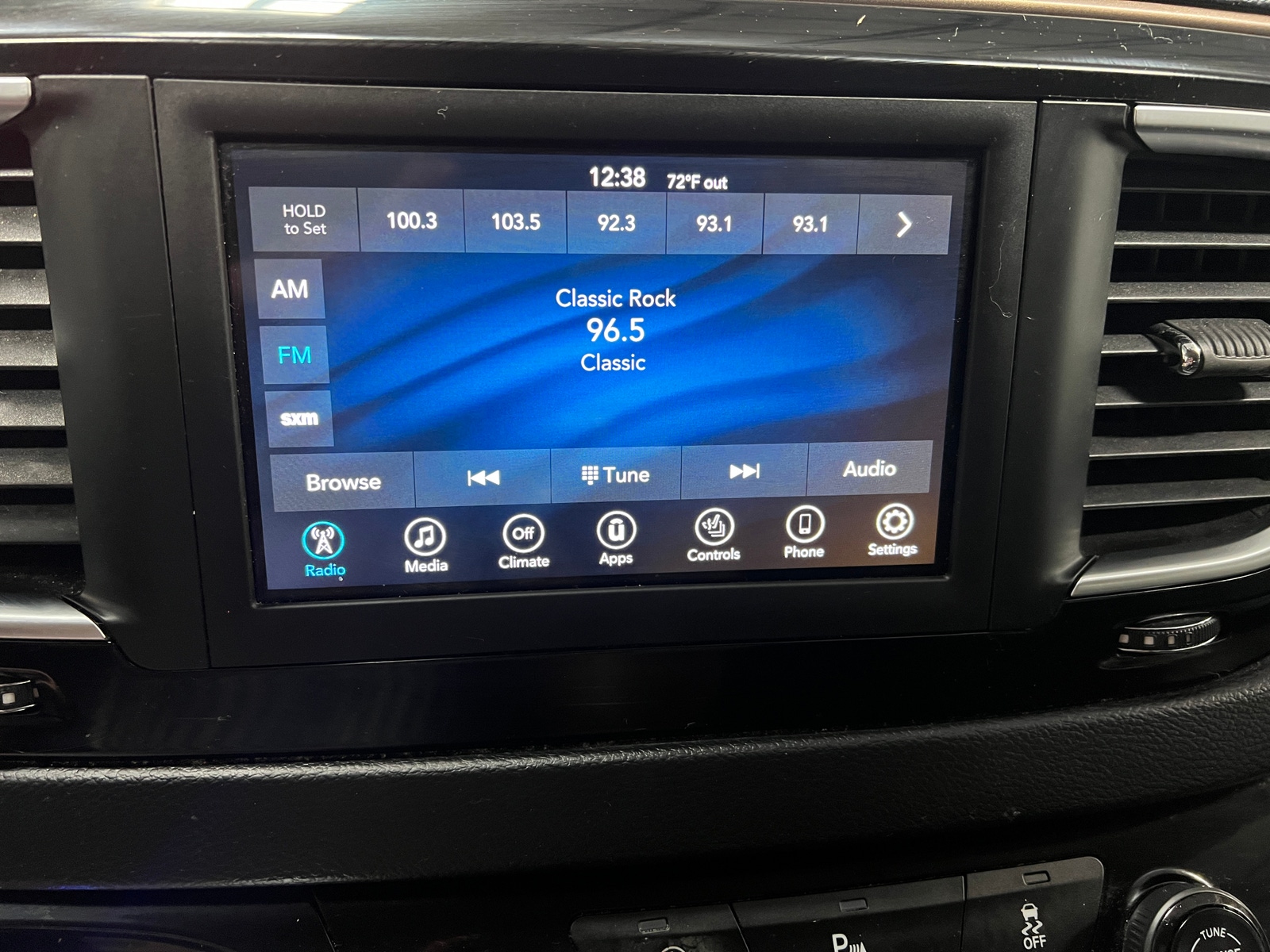 Thumbnail: 2019 Chrysler Pacifica - 3