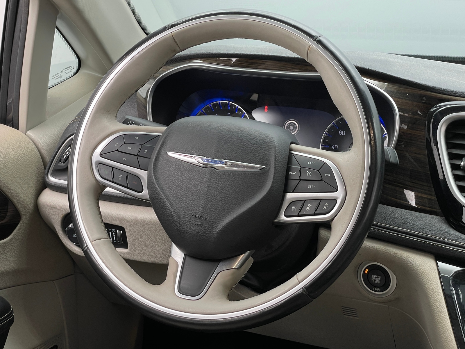 Thumbnail: 2021 Chrysler Pacifica - 4