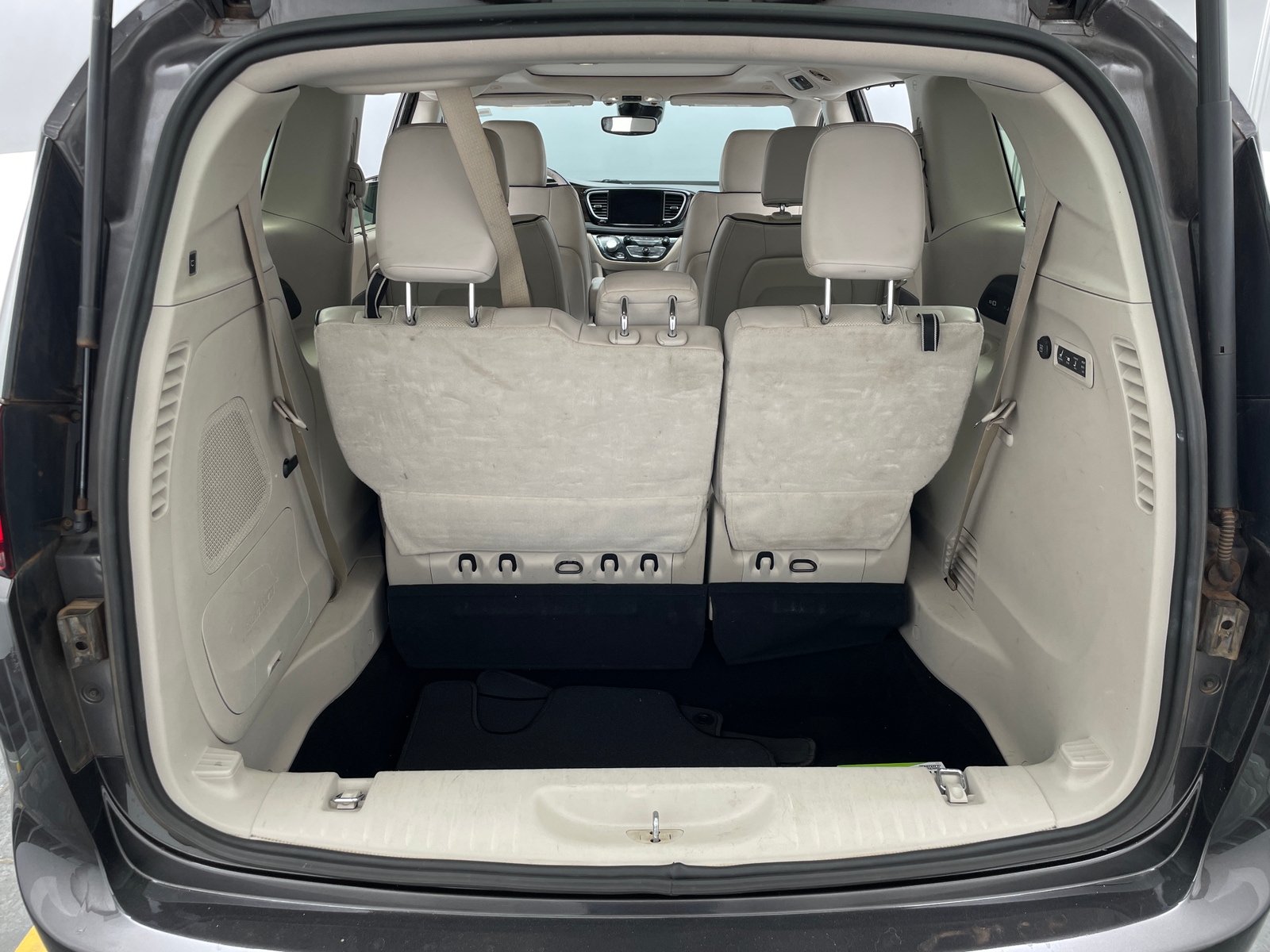 Thumbnail: 2021 Chrysler Pacifica - 6