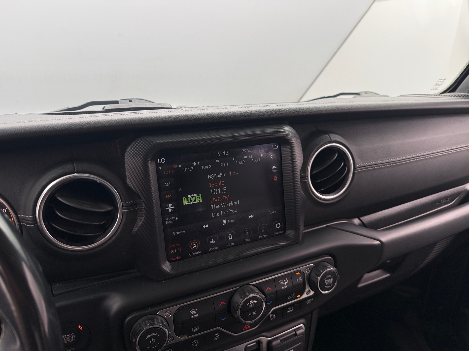 Thumbnail: 2020 Jeep Gladiator - 3