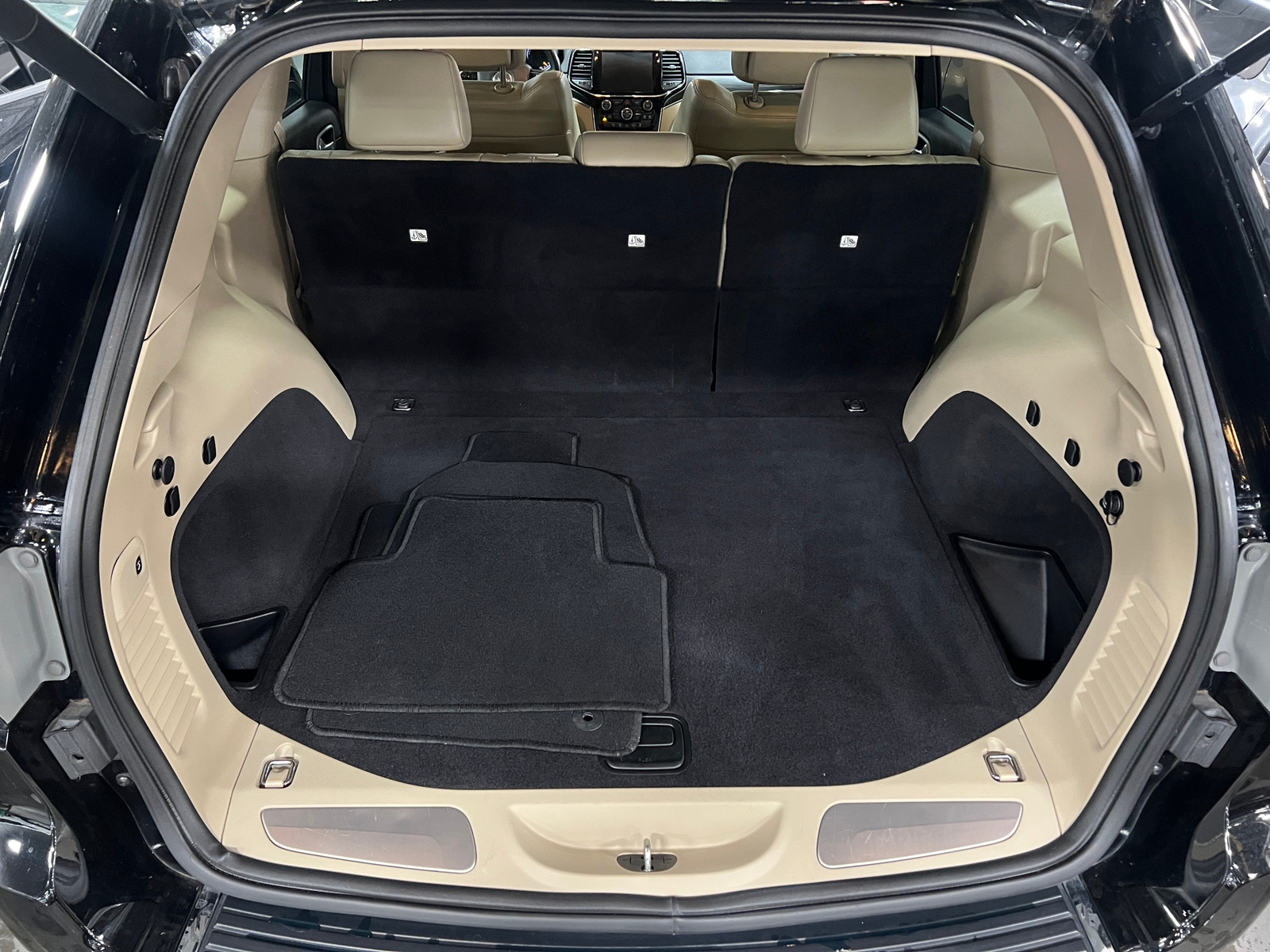 Thumbnail: 2019 Jeep Grand Cherokee - 6