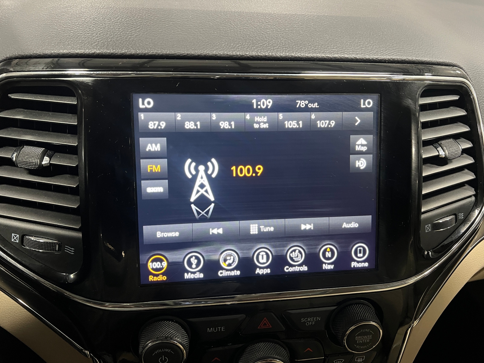 Thumbnail: 2019 Jeep Grand Cherokee - 3