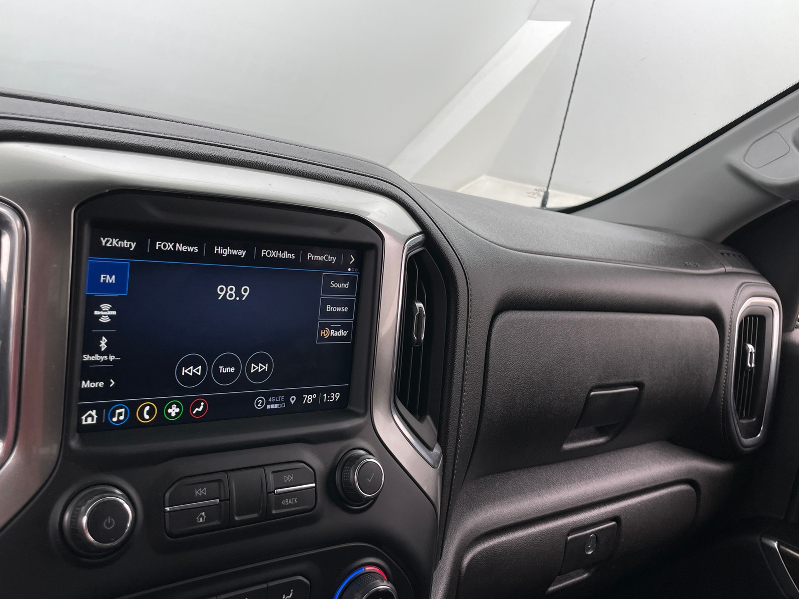 Thumbnail: 2021 Chevrolet Silverado 1500 - 4