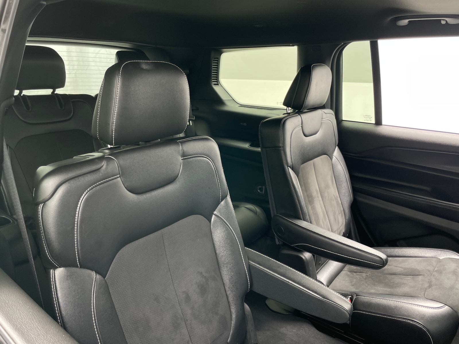 Thumbnail: 2023 Jeep Grand Cherokee L - 5