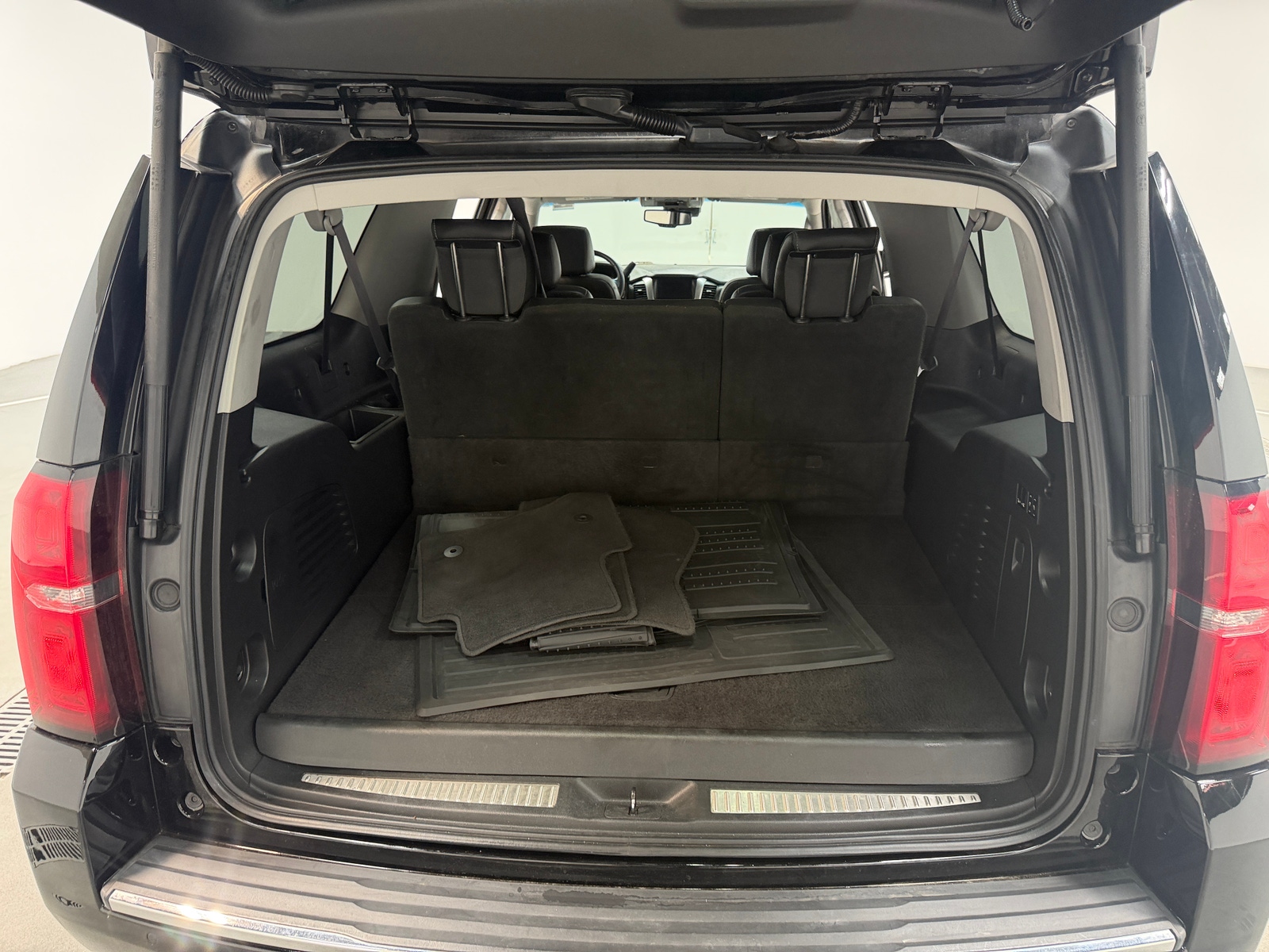 Thumbnail: 2017 Chevrolet Suburban - 6