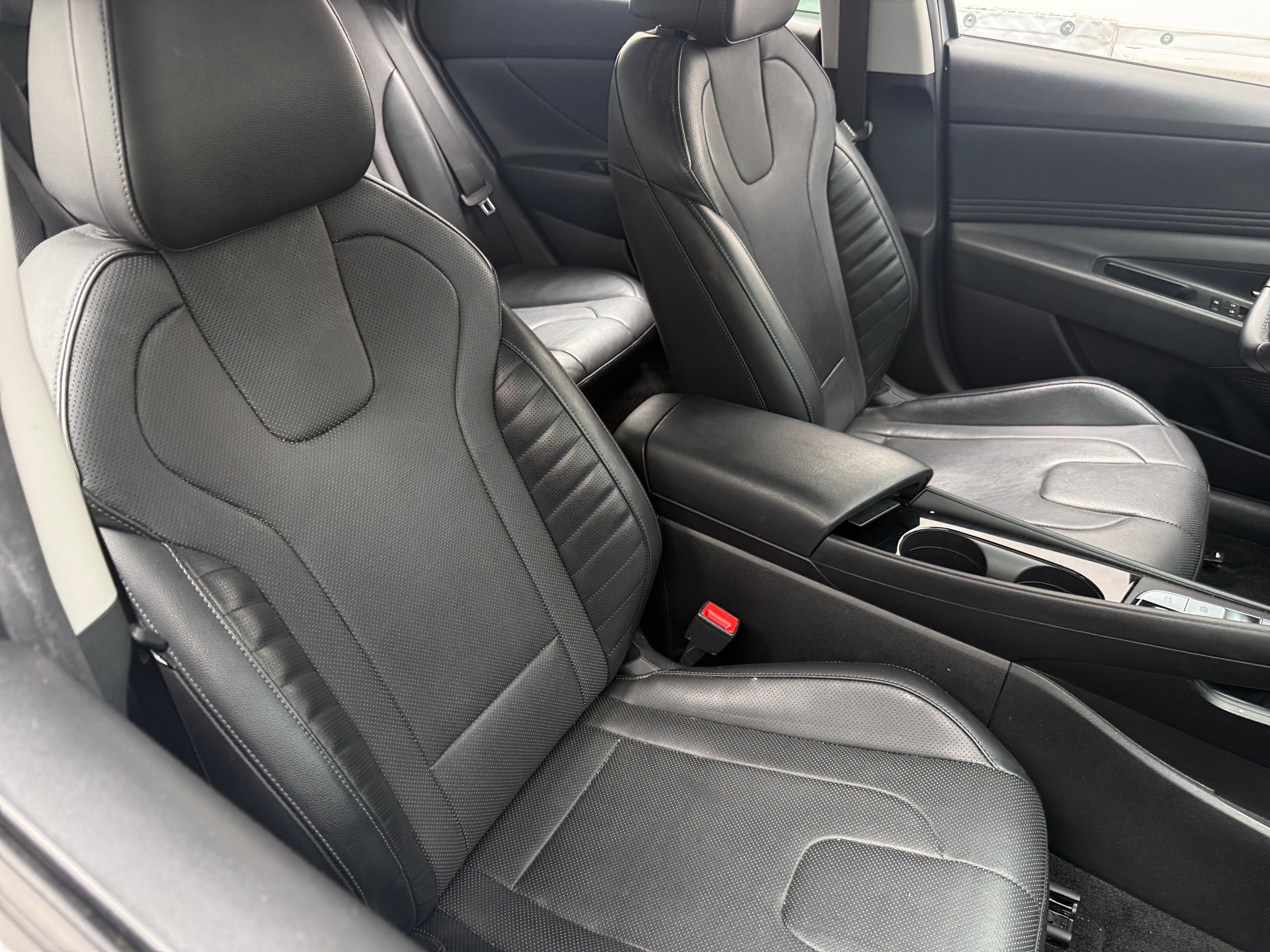 2023 Hyundai Elantra Limited - Photo 2