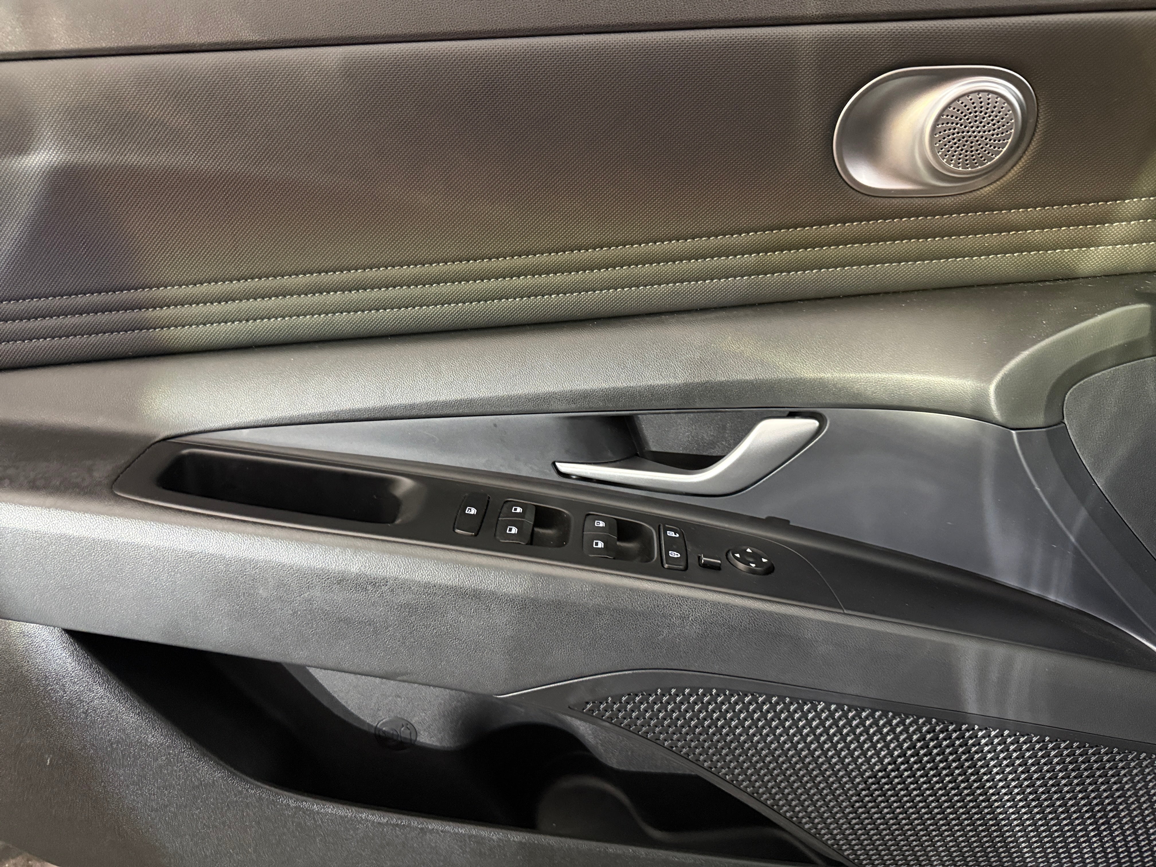 2023 Hyundai Elantra Limited - Photo 6