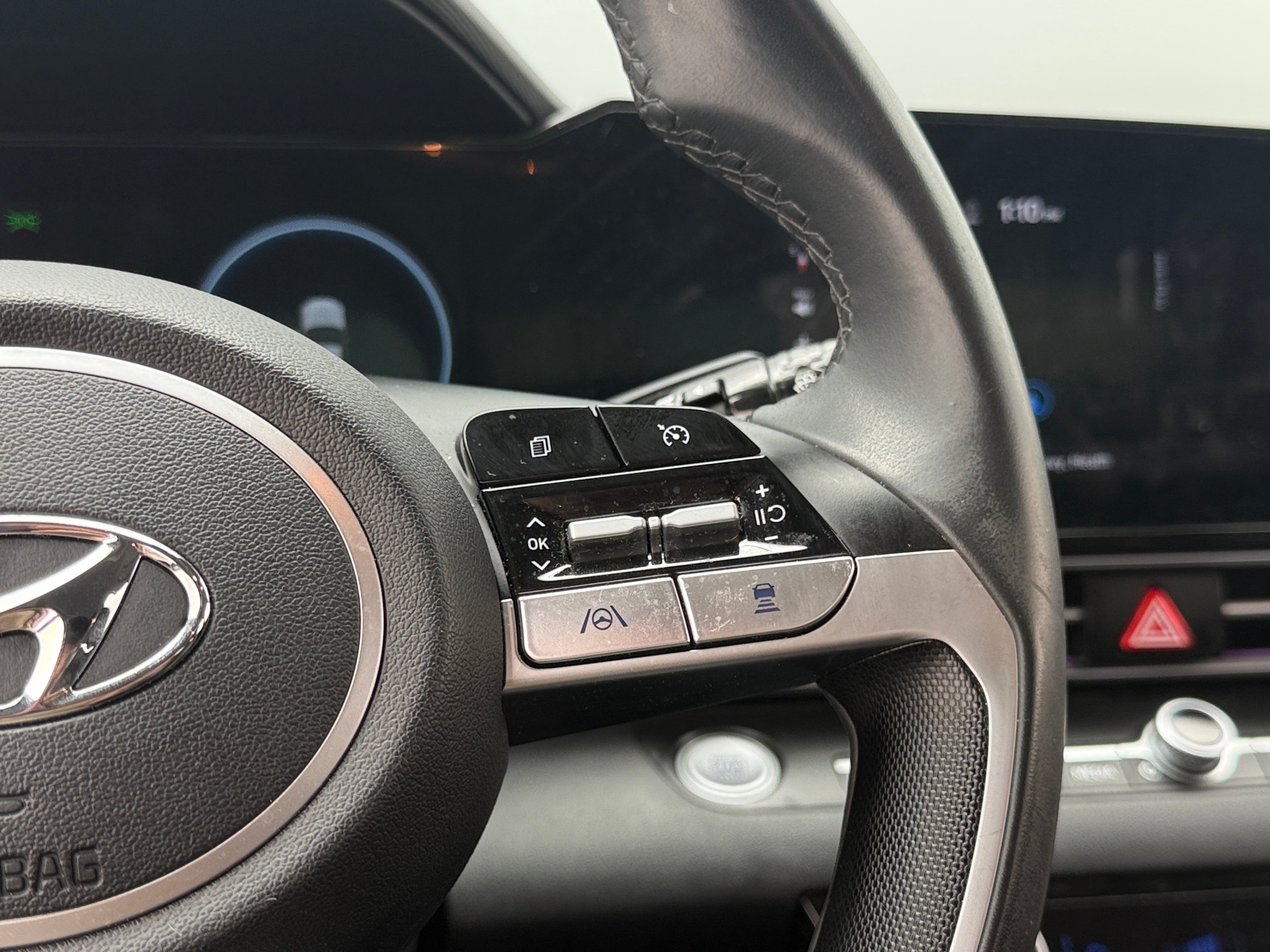 2023 Hyundai Elantra Limited - Photo 13