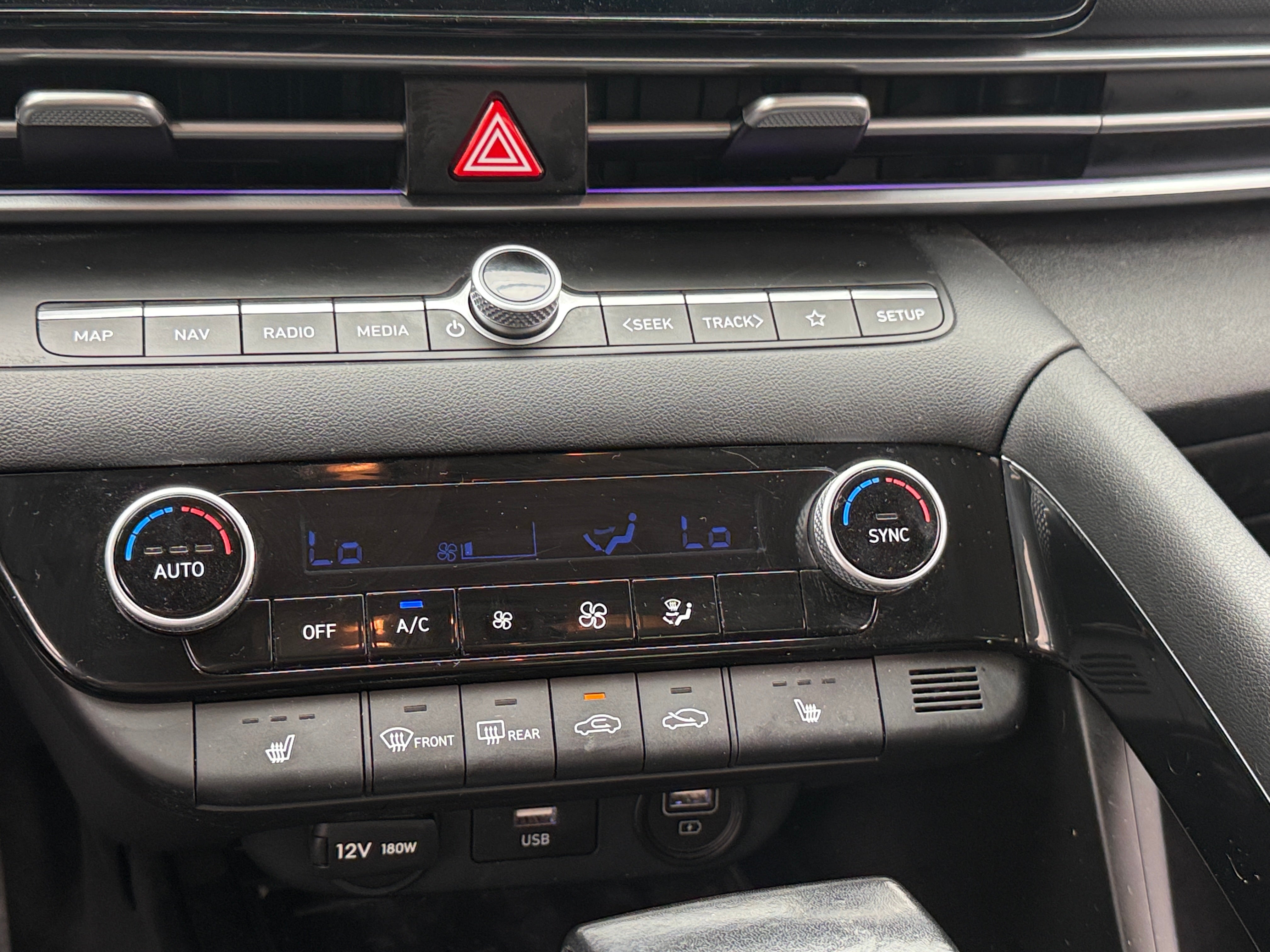 2023 Hyundai Elantra Limited - Photo 18