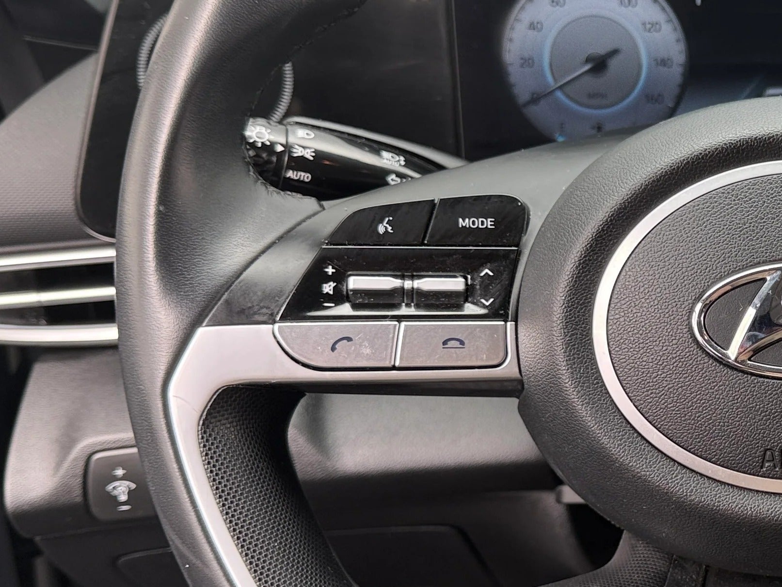 2023 Hyundai Elantra Limited - Photo 20