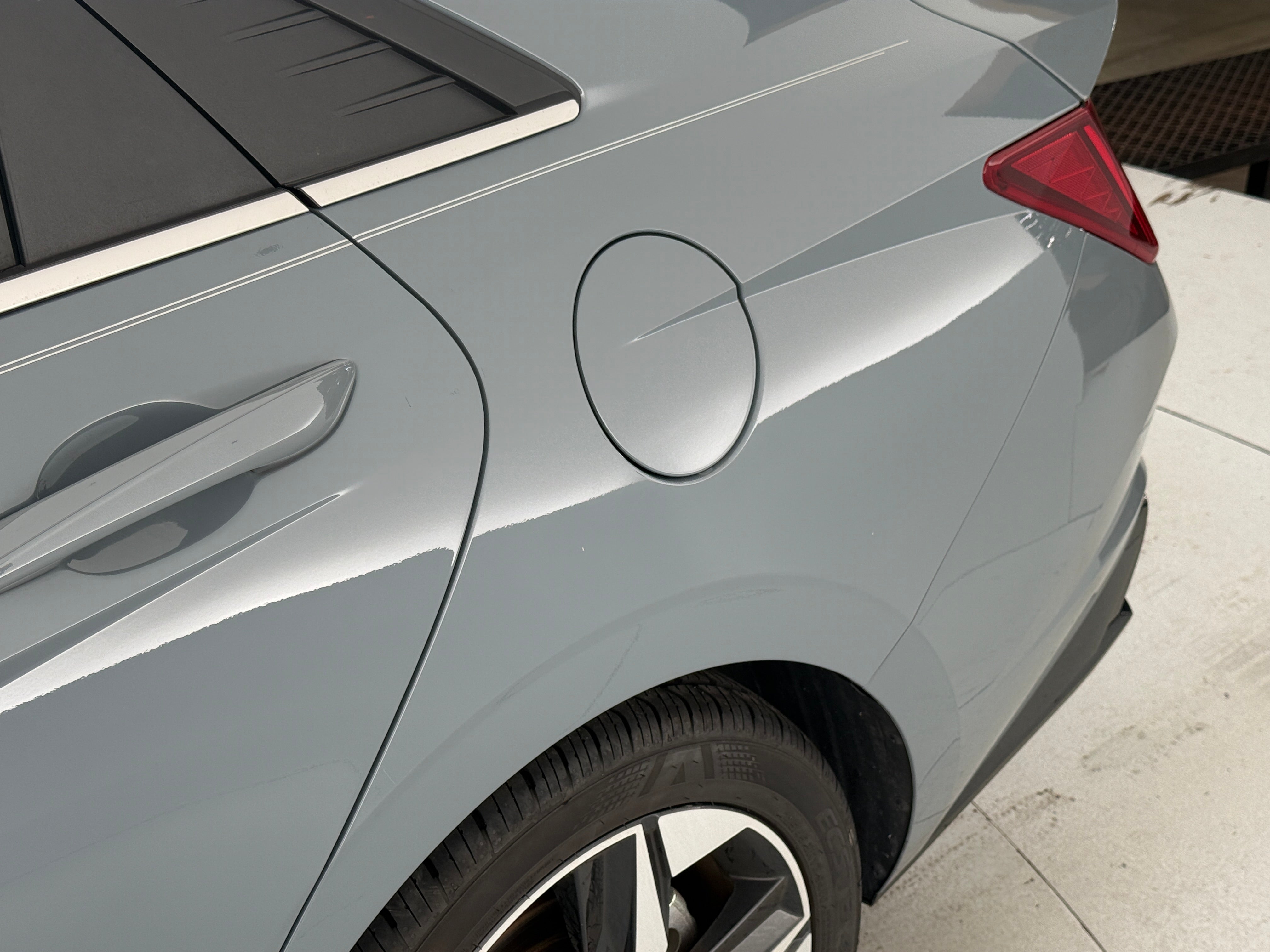 2023 Hyundai Elantra Limited - Photo 23