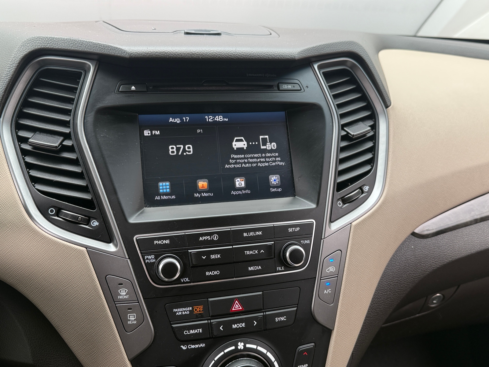 Thumbnail: 2017 Hyundai Santa Fe - 4