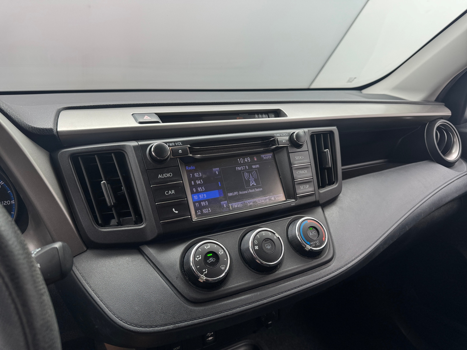 Thumbnail: 2018 Toyota RAV4 - 4