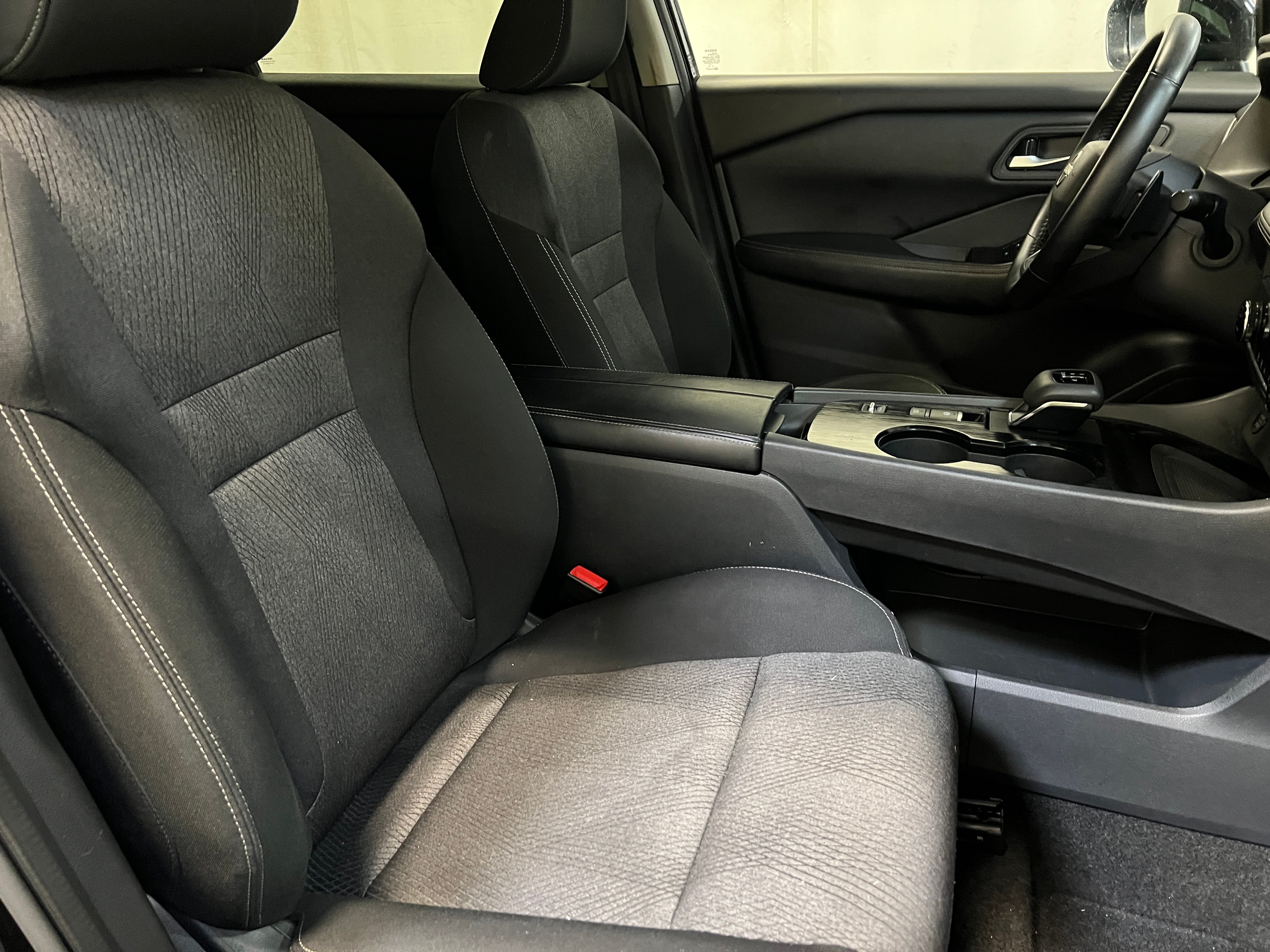 2025 Nissan Rogue SV - Photo 7