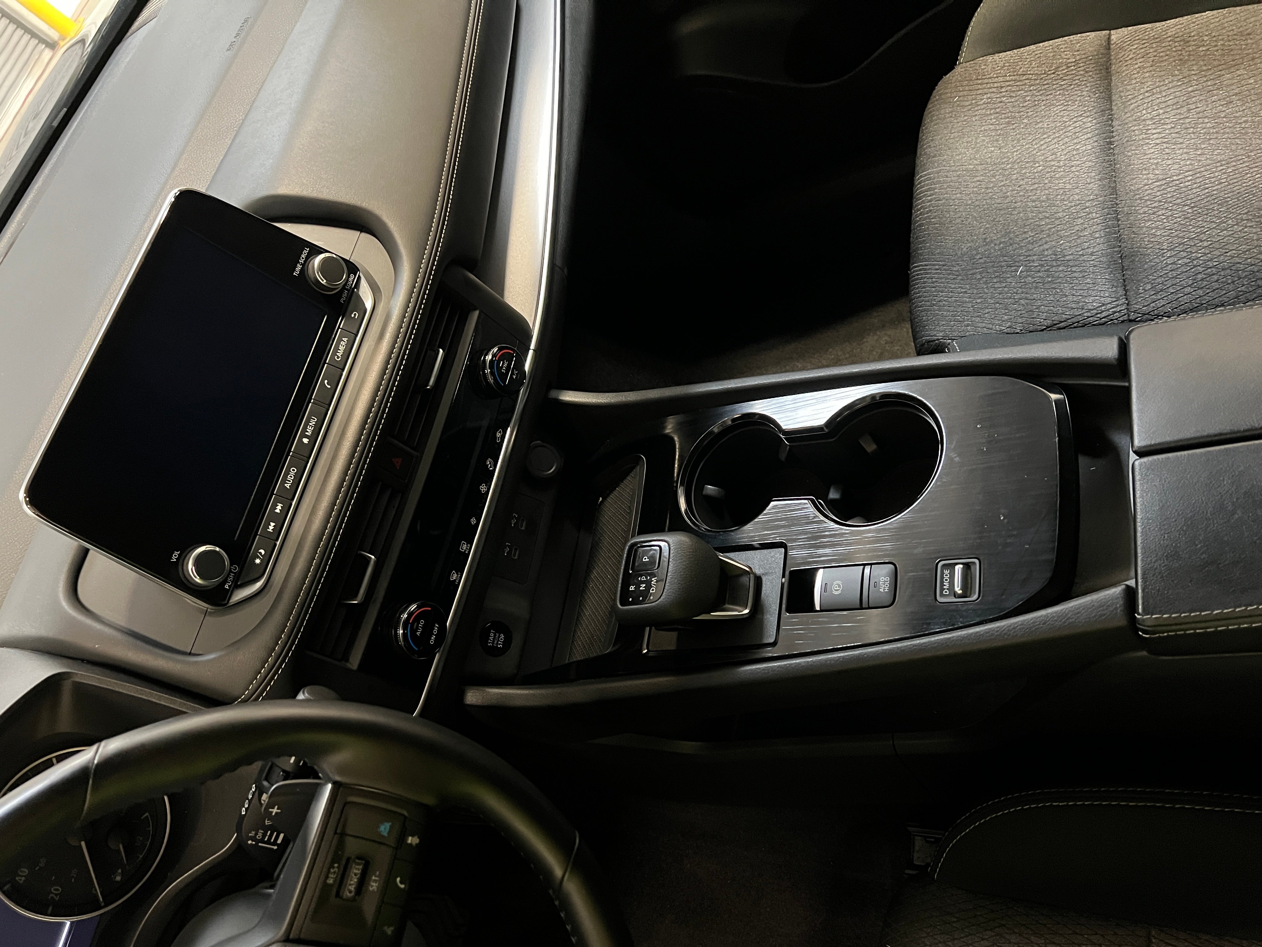 2025 Nissan Rogue SV - Photo 4