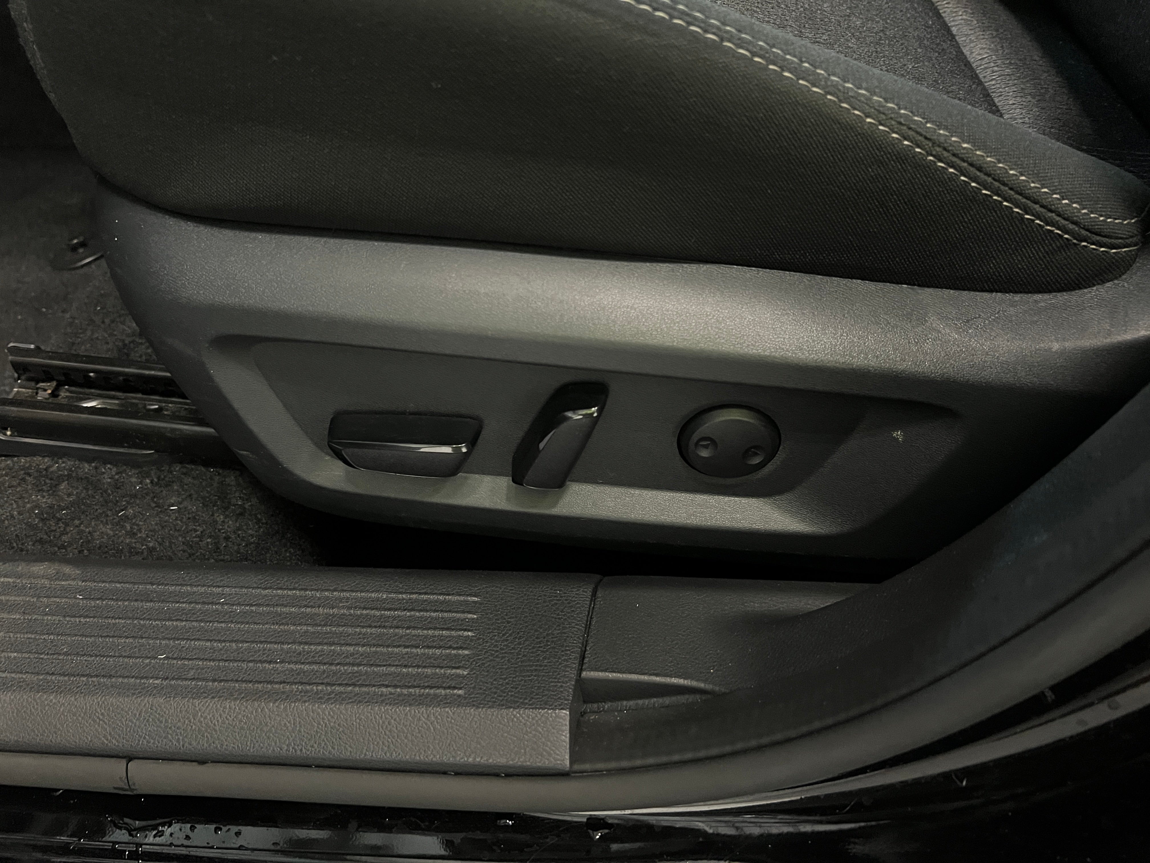 2025 Nissan Rogue SV - Photo 11