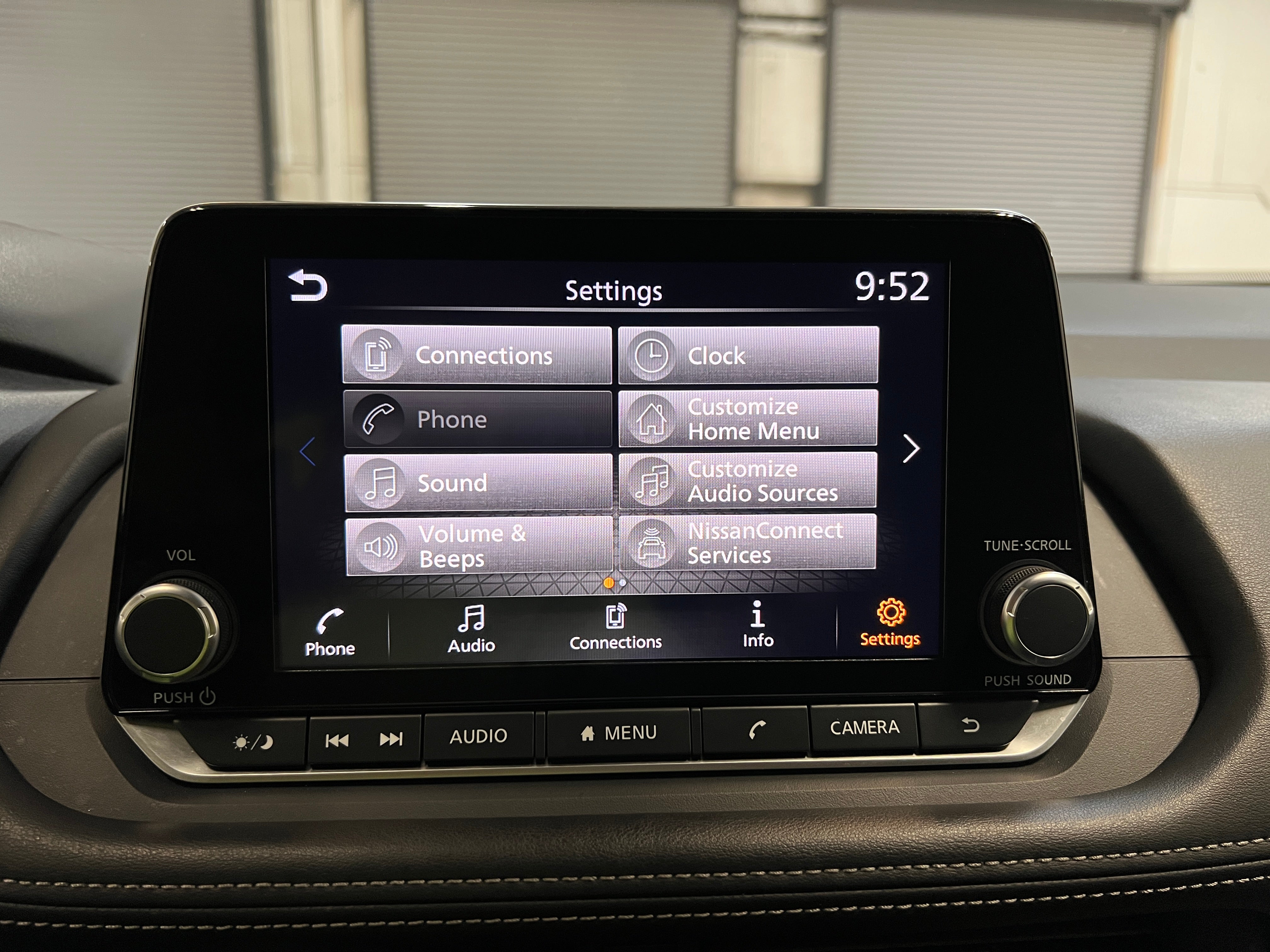 2025 Nissan Rogue SV - Photo 17