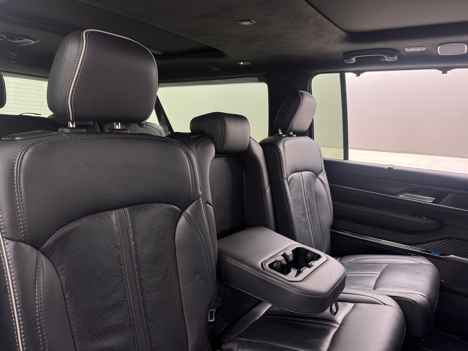 Thumbnail: 2024 Jeep Grand Wagoneer L - 5