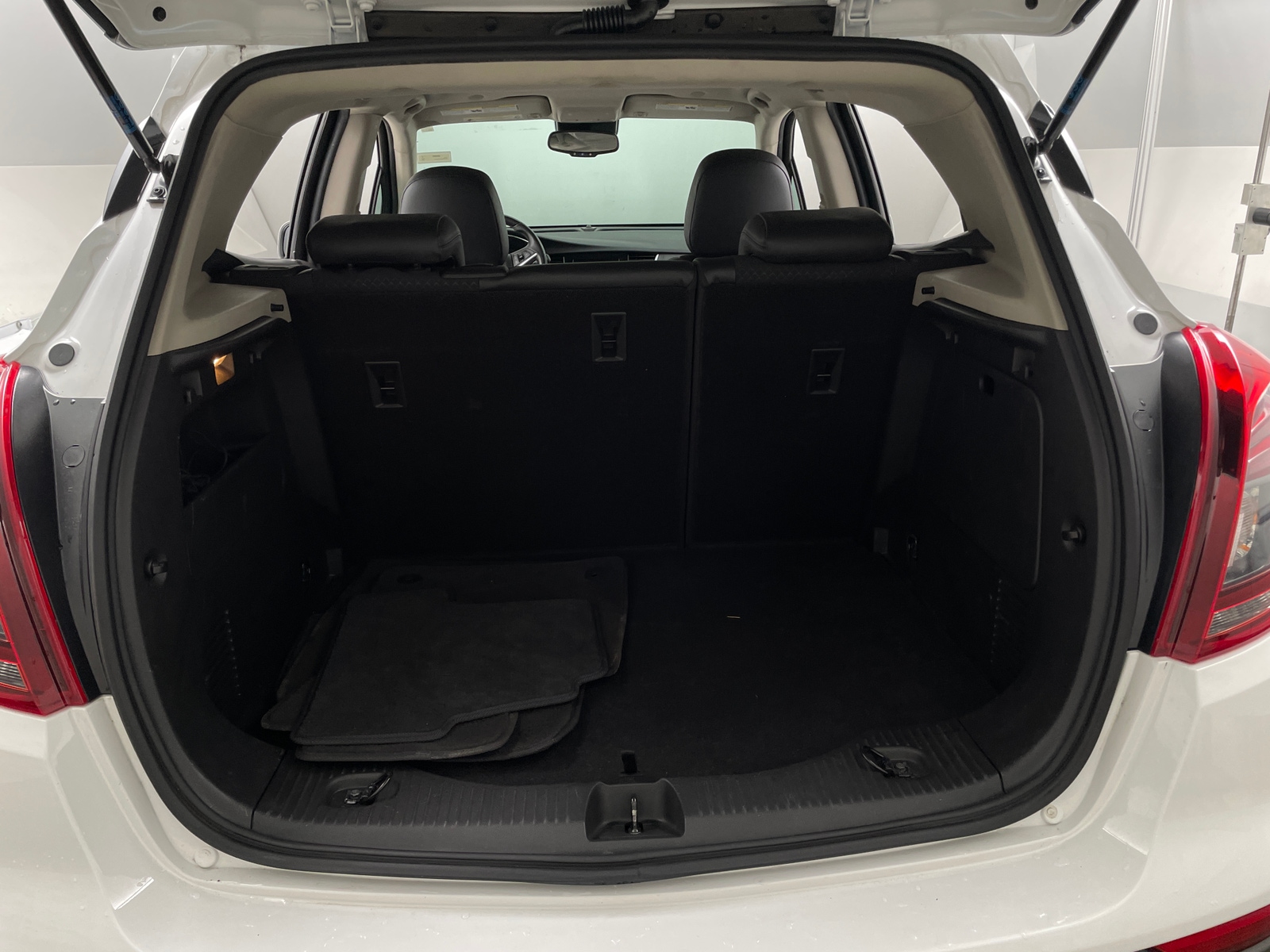 Thumbnail: 2022 Buick Encore - 6