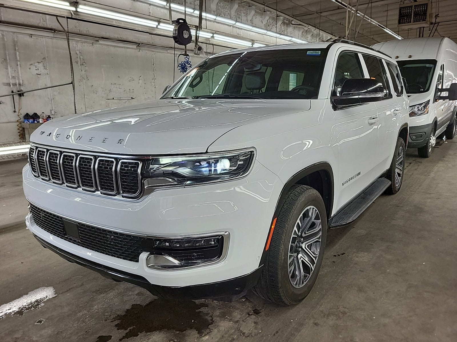 2025 Jeep Wagoneer Base