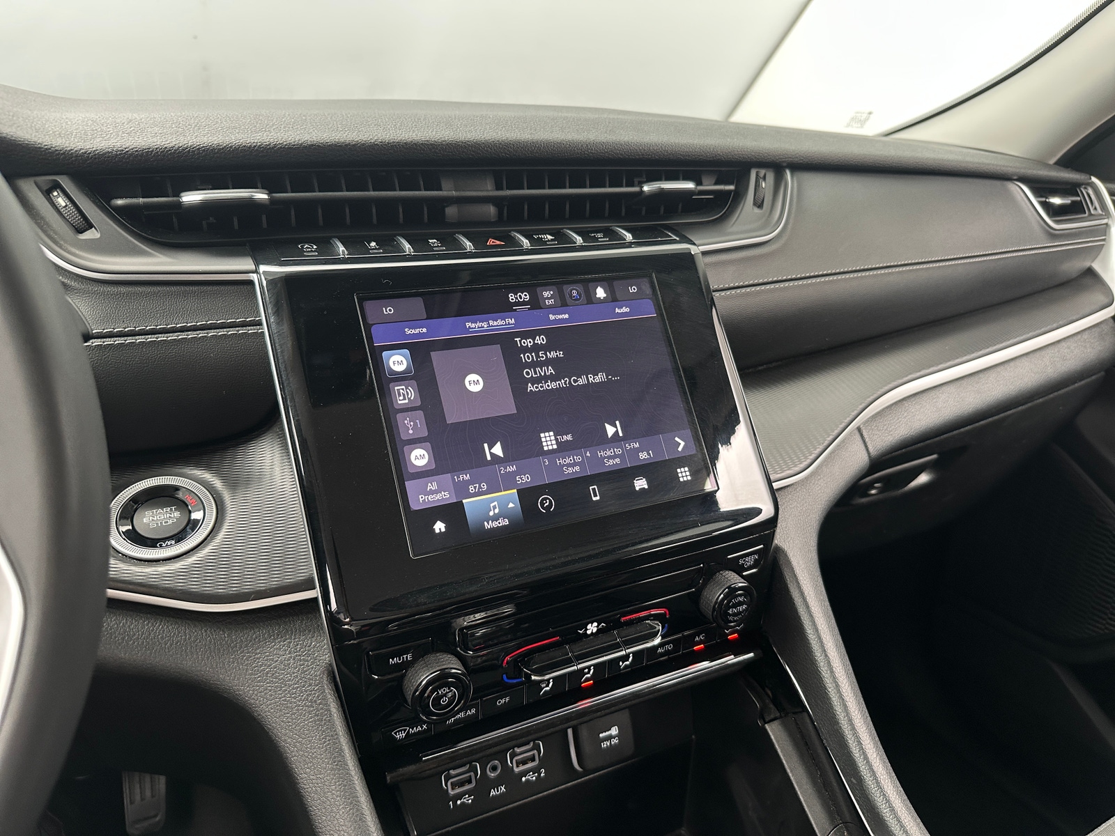 Thumbnail: 2023 Jeep Grand Cherokee L - 4