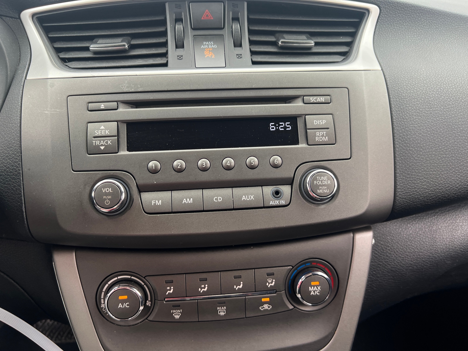 Thumbnail: 2014 Nissan Sentra - 4