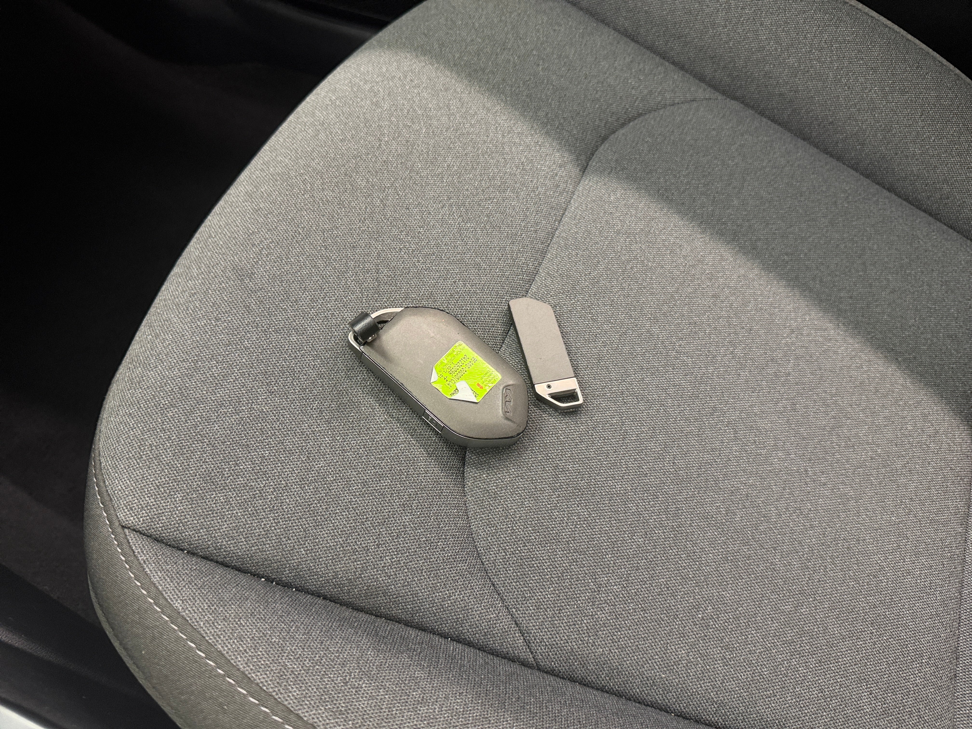 2025 Kia K4 LXS - Photo 12
