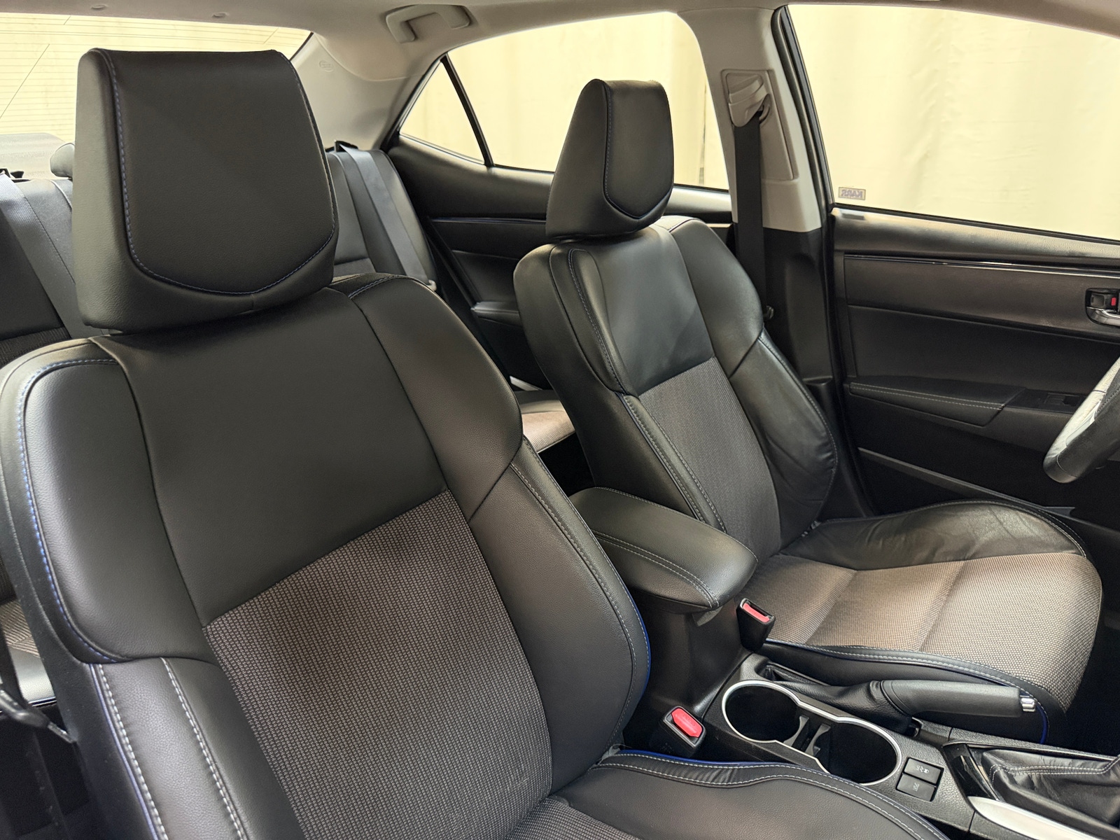 Thumbnail: 2017 Toyota Corolla - 2