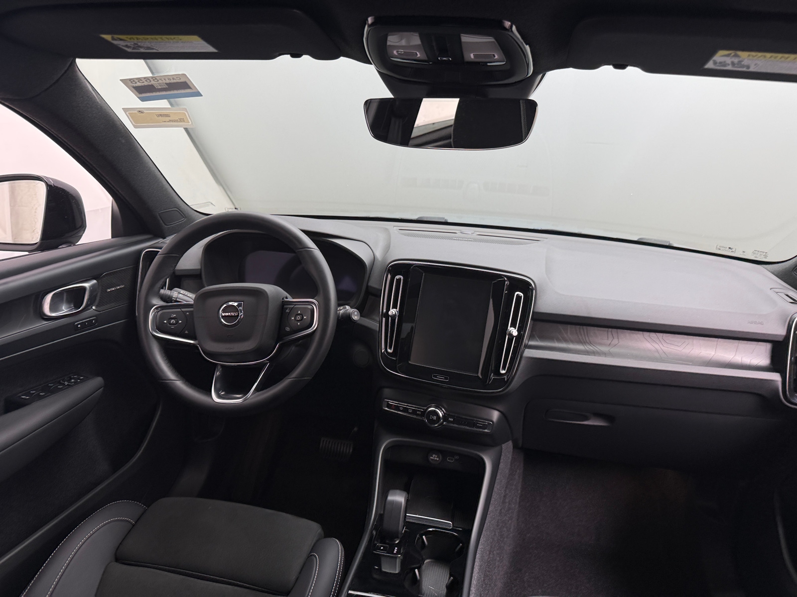 Thumbnail: 2023 Volvo XC40 - 2