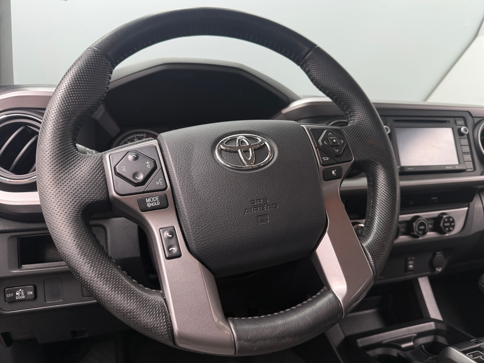Thumbnail: 2016 Toyota Tacoma - 5
