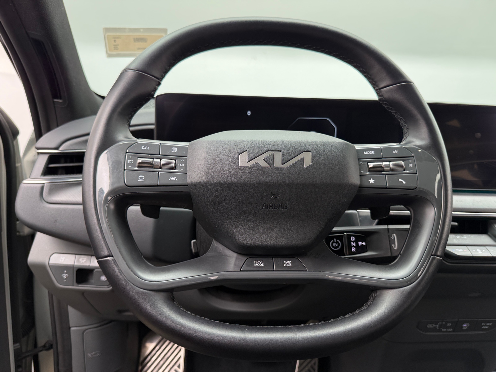 Thumbnail: 2024 Kia EV9 - 4