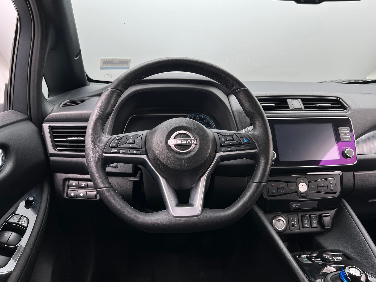Thumbnail: 2025 Nissan Leaf - 5