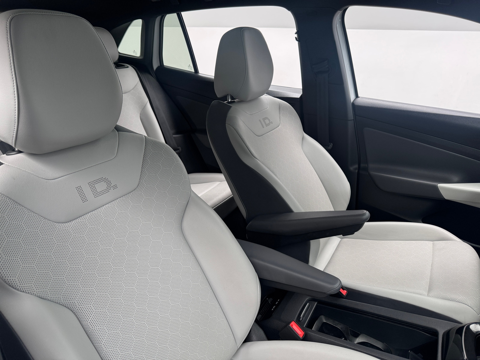Thumbnail: 2021 Volkswagen ID.4 - 2
